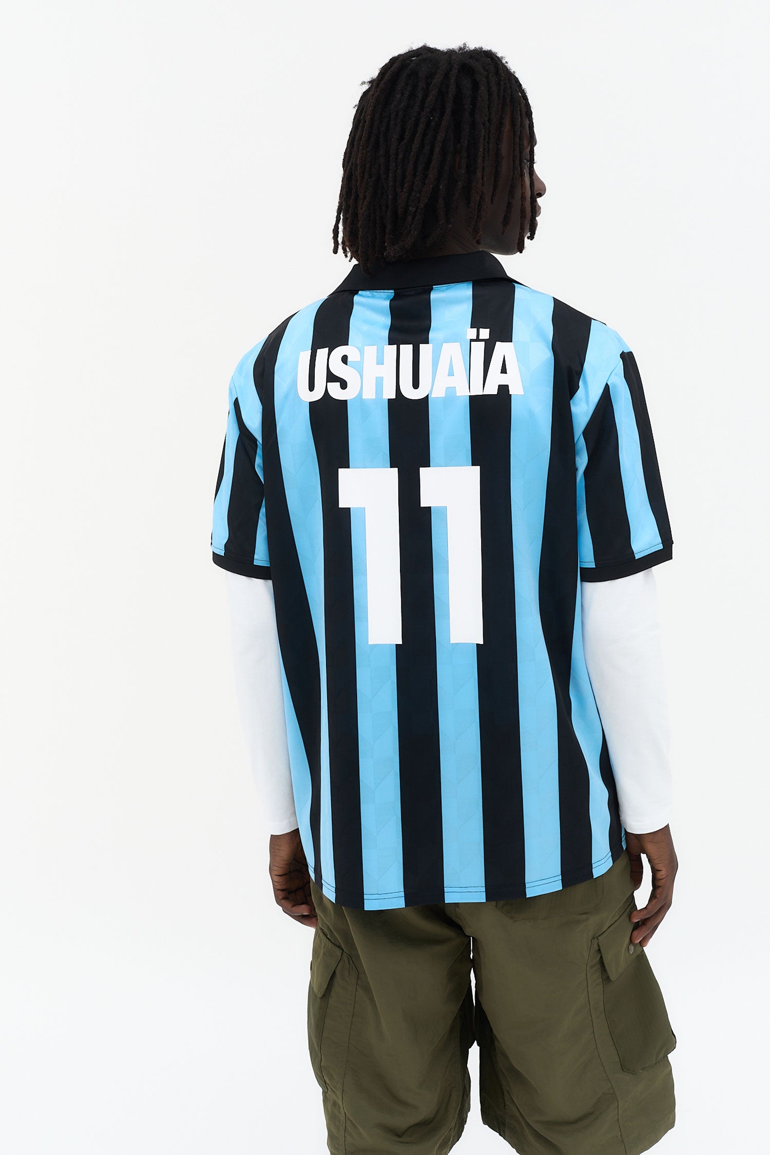 camiseta hombre rayas azul negro logo