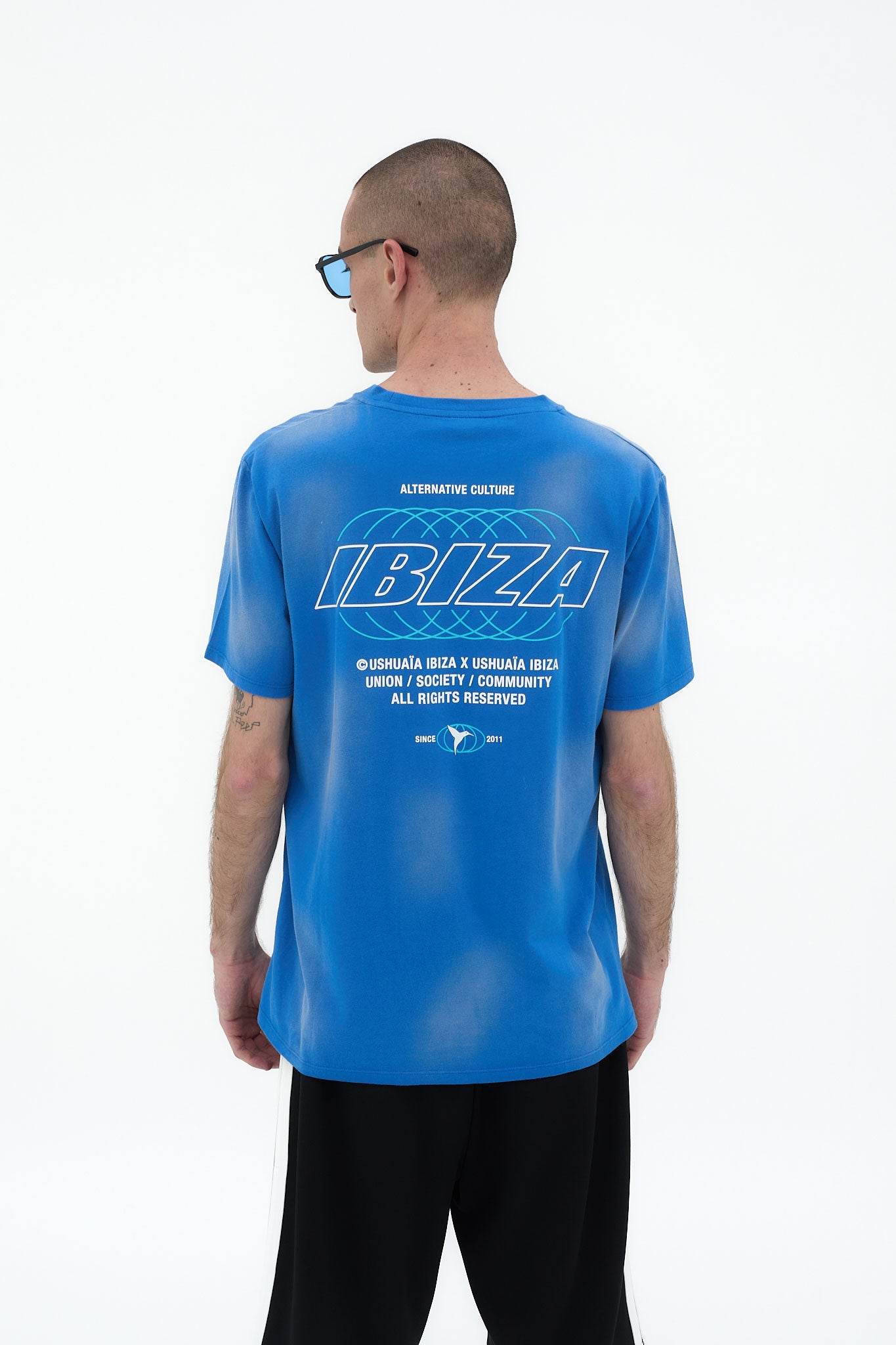 camiseta regular hombre algodón acid wash spray logo ushuaïa delantero y espalda ibiza