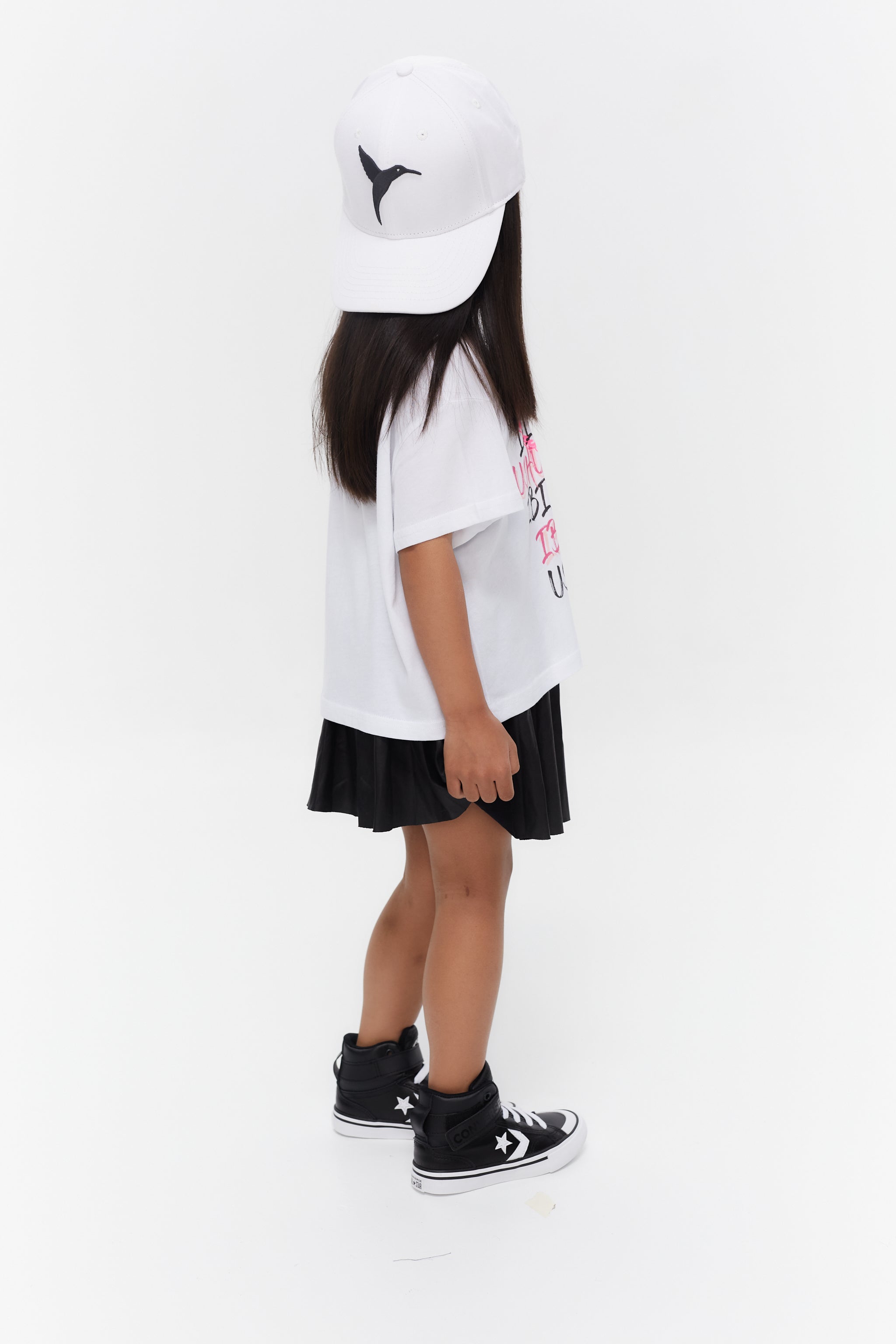 Cropped round neck and short sleeve t-shirt. Contrast combined print detail on the front.
COMPOSITION:
50% Cotton 50% Modal