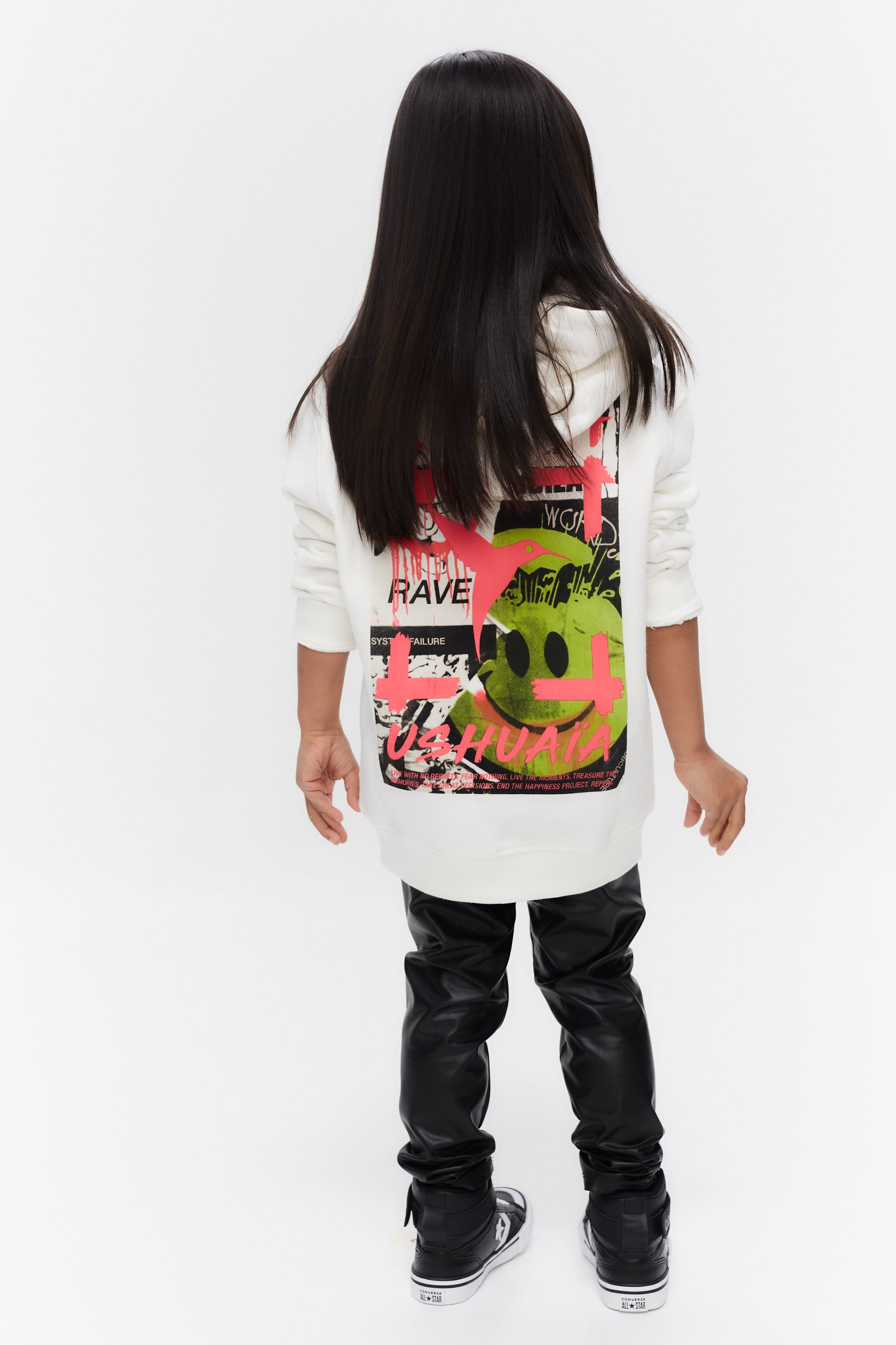 Washed zip-up hoodie with peach effect. Contrast combined print detail on front and back. Ribbed finishes.