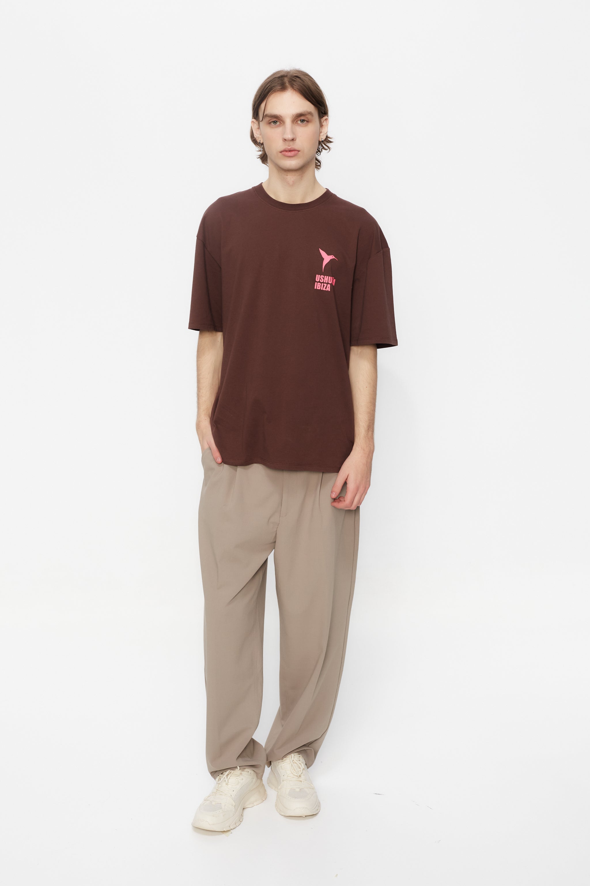 Oversized t-shirt with round neck and short sleeves. Contrast combined print detail on front and back