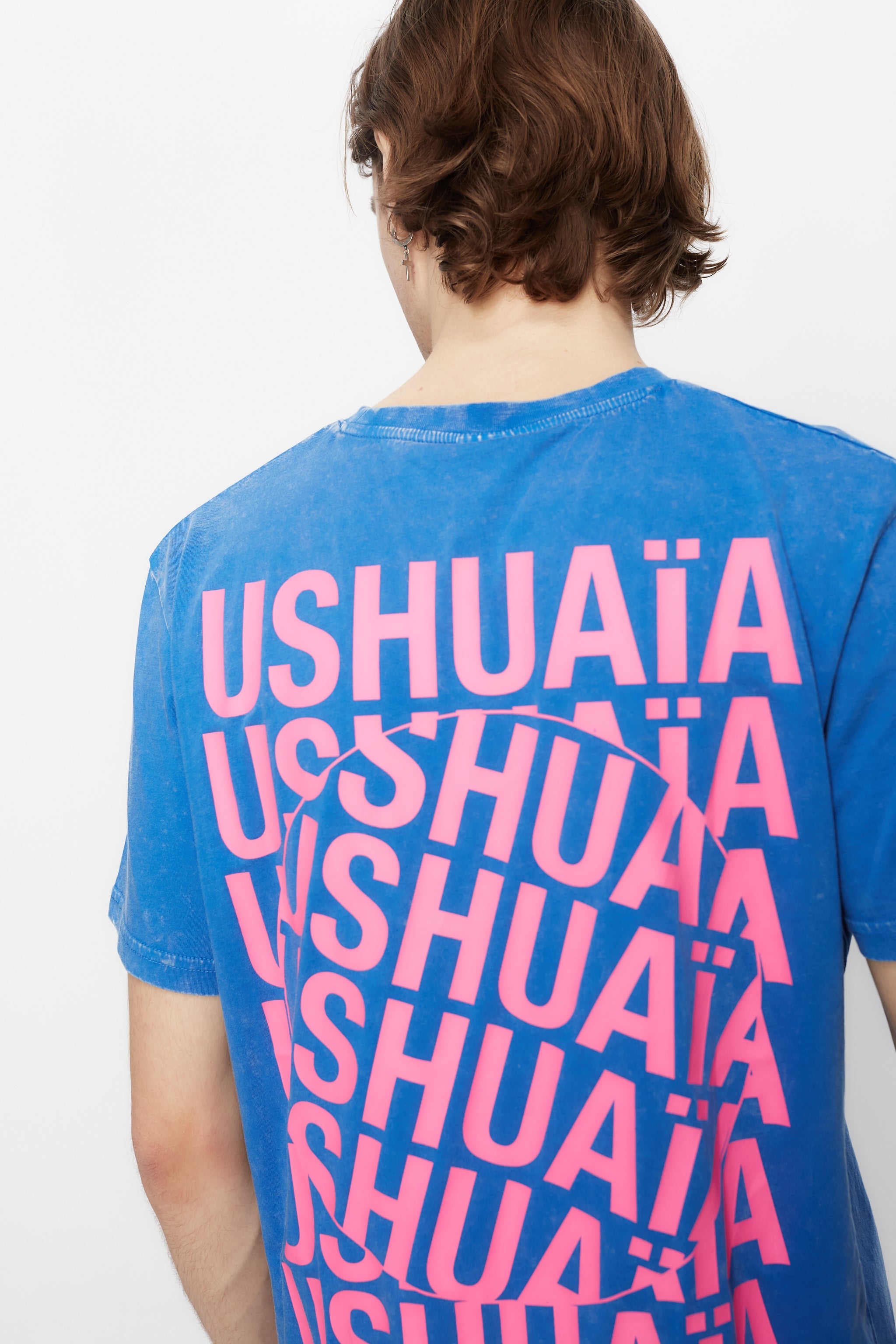 Regular fit t-shirt with round neck and washed short sleeves with fade out effect. Contrast combined print detail on front and back.