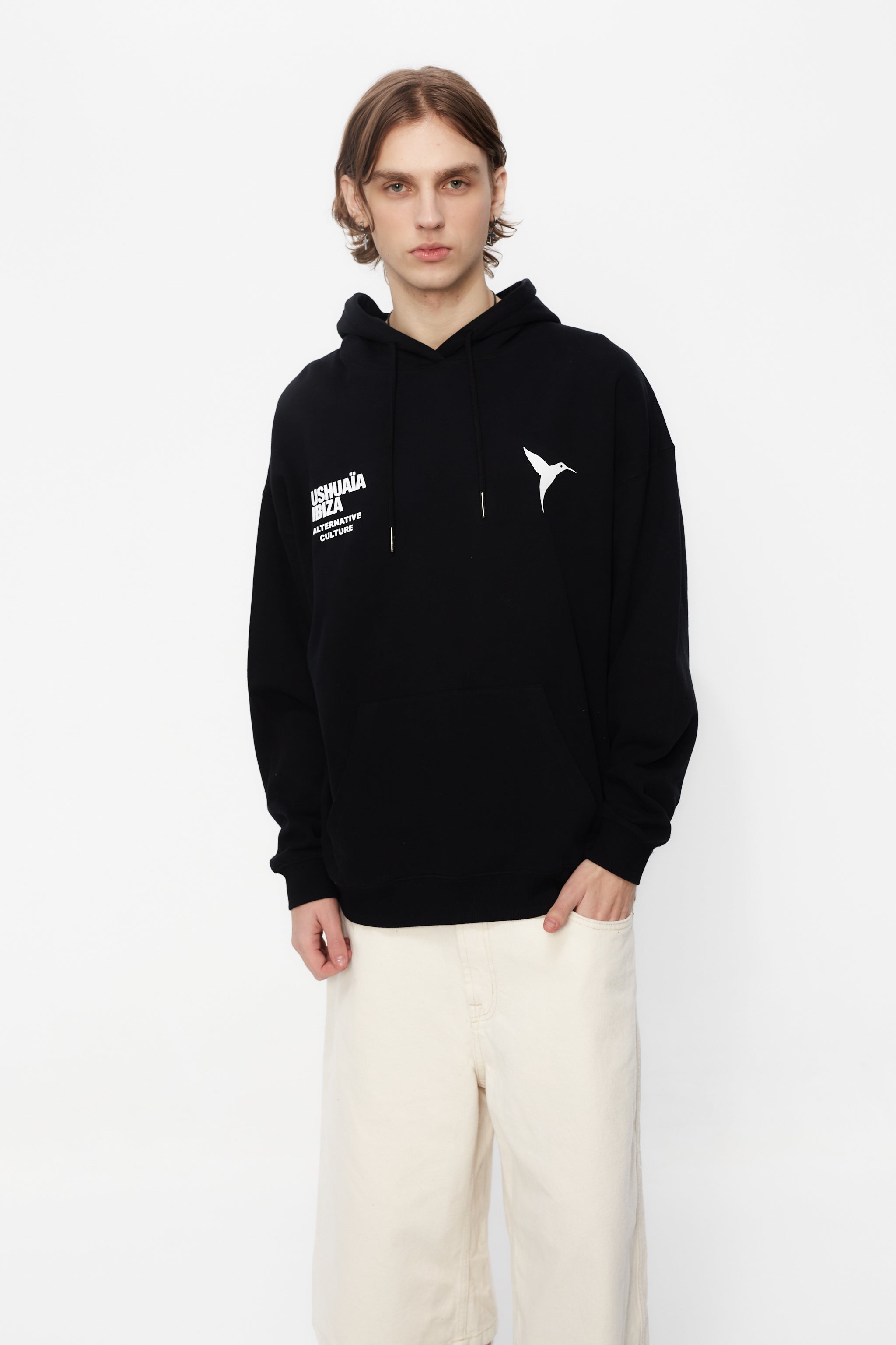 Oversized sweatshirt with adjustable hood with drawstring and washed long sleeves with peach effect. Contrast combined print detail on the front. Kangaroo pocket on the front. Ribbed finishes.