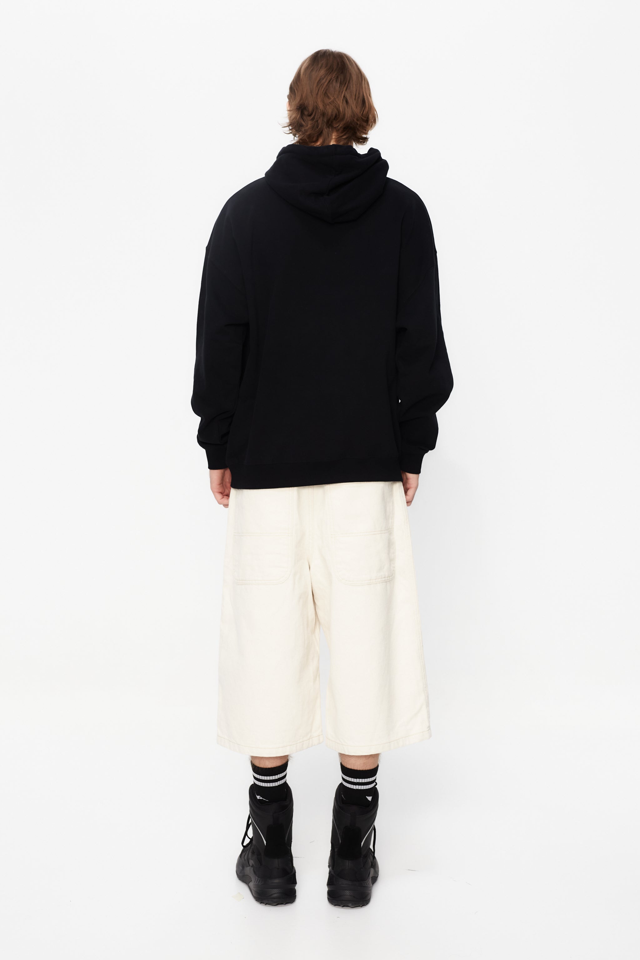 Oversized sweatshirt with adjustable hood with drawstring and washed long sleeves with peach effect. Contrast combined print detail on the front. Kangaroo pocket on the front. Ribbed finishes.