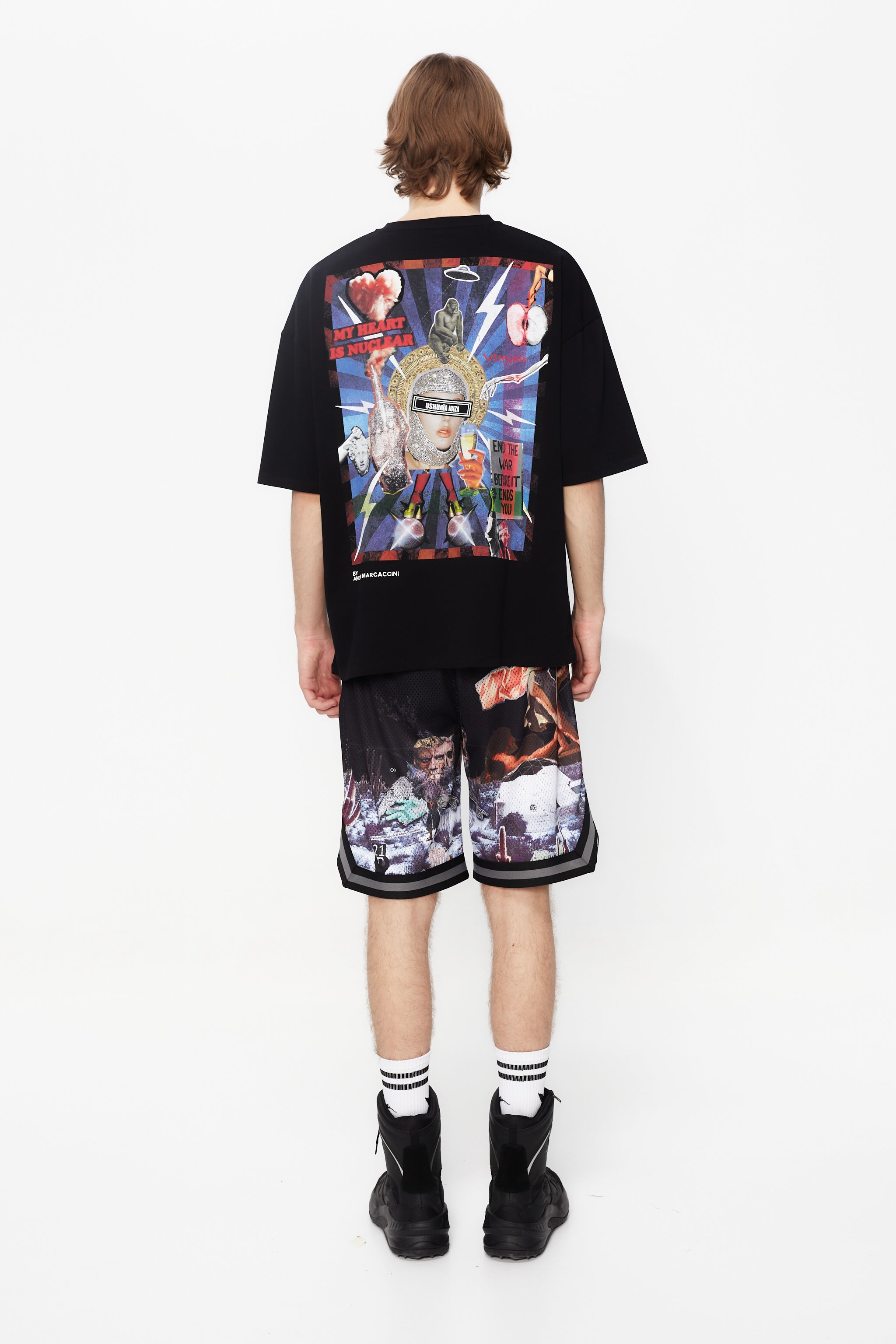 Oversize plus t-shirt with round neck and short sleeves. Contrast combined print detail on front and back.
USHUAÏA x ANDREA MARCACCINI