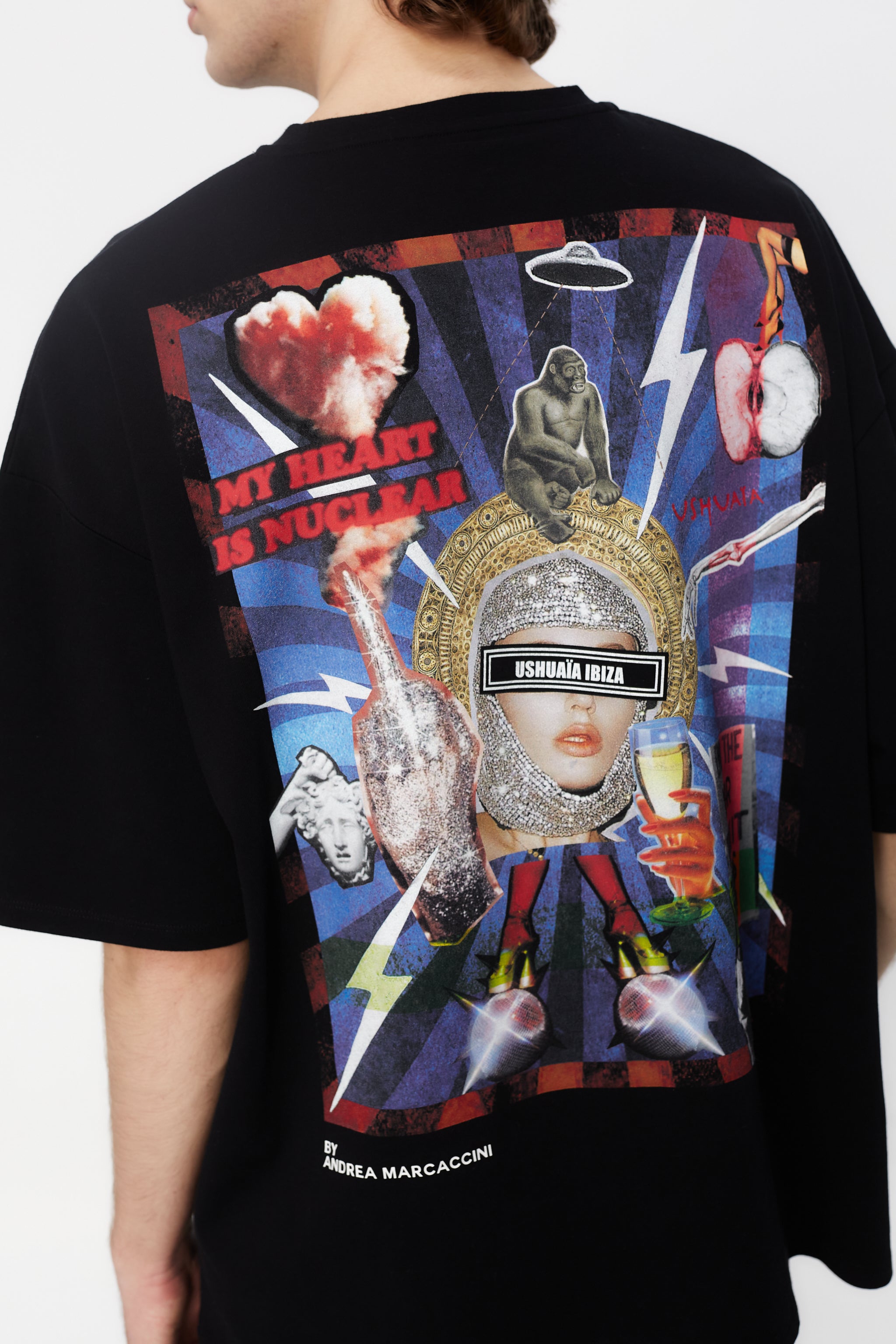 Oversize plus t-shirt with round neck and short sleeves. Contrast combined print detail on front and back.
USHUAÏA x ANDREA MARCACCINI