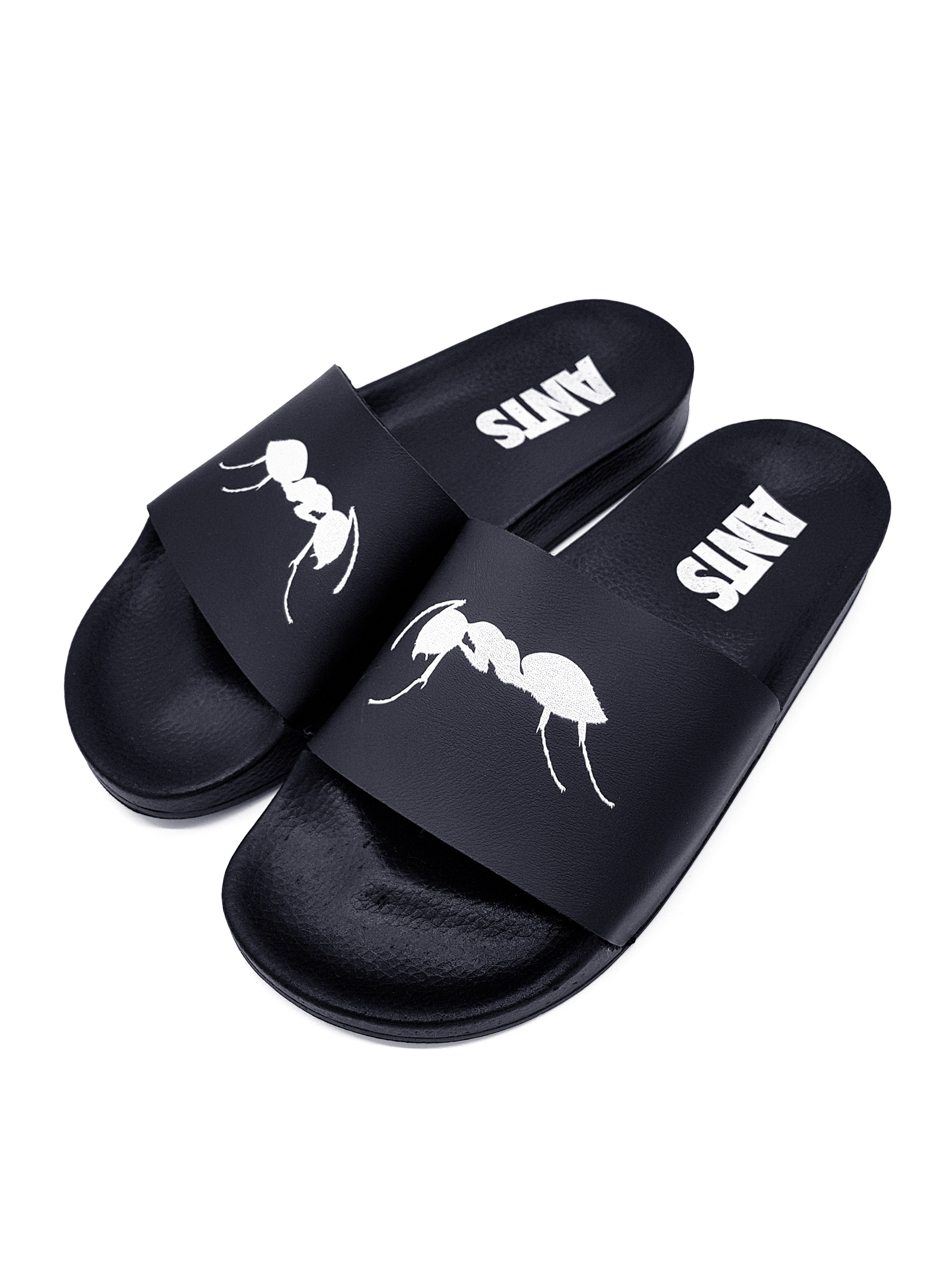 Sandal. Rubber and wide strip sole with relief in the instep.