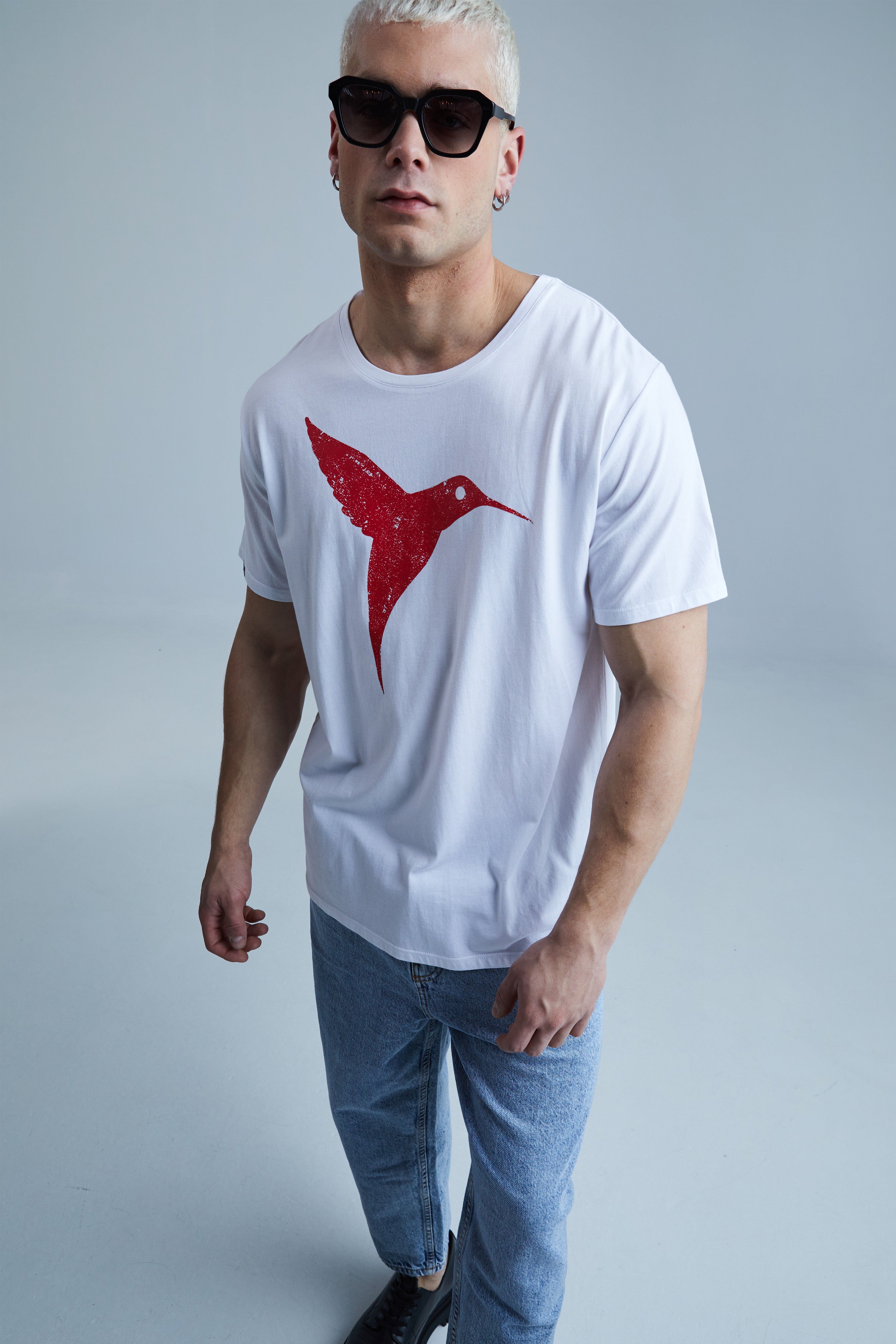 Regular FIT T -shirt with round neck and short sleeve. Print detail combined with contrast in front and back