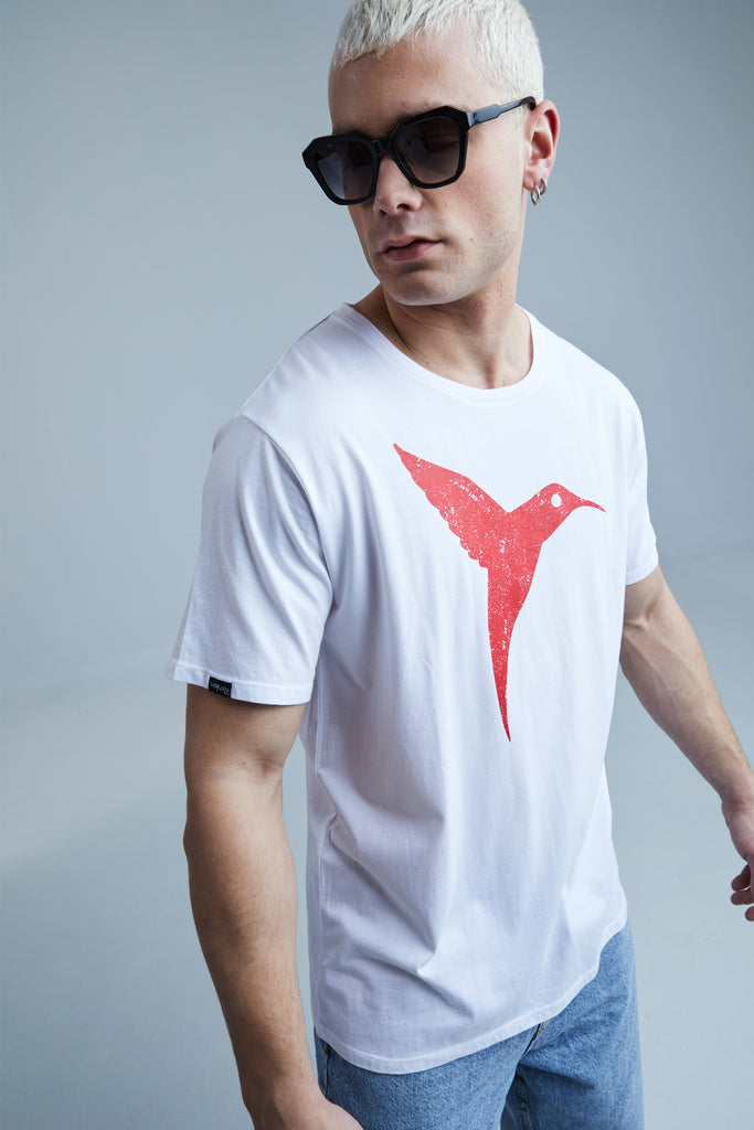 Regular FIT T -shirt with round neck and short sleeve. Print detail combined with contrast in front and back