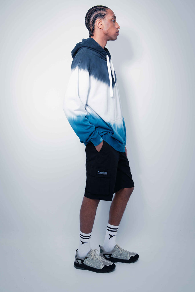 Oversized sweatshirt with adjustable drawstring hood and washed long sleeves with a tie-dye effect. Embroidery detail on the front and print on the back. Kangaroo pocket on the front. Rib finishes