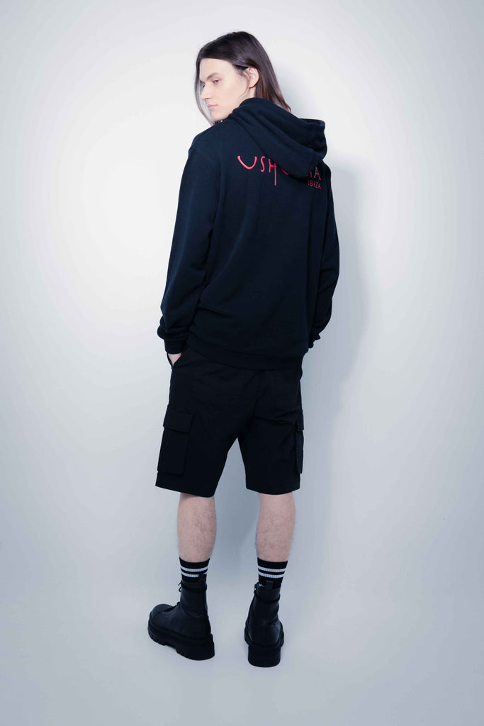 Adjustable hoodie with drawstring and long sleeves. Contrasting combined print detail on the front and back. Kangaroo pocket on the front. Rib finishes. 