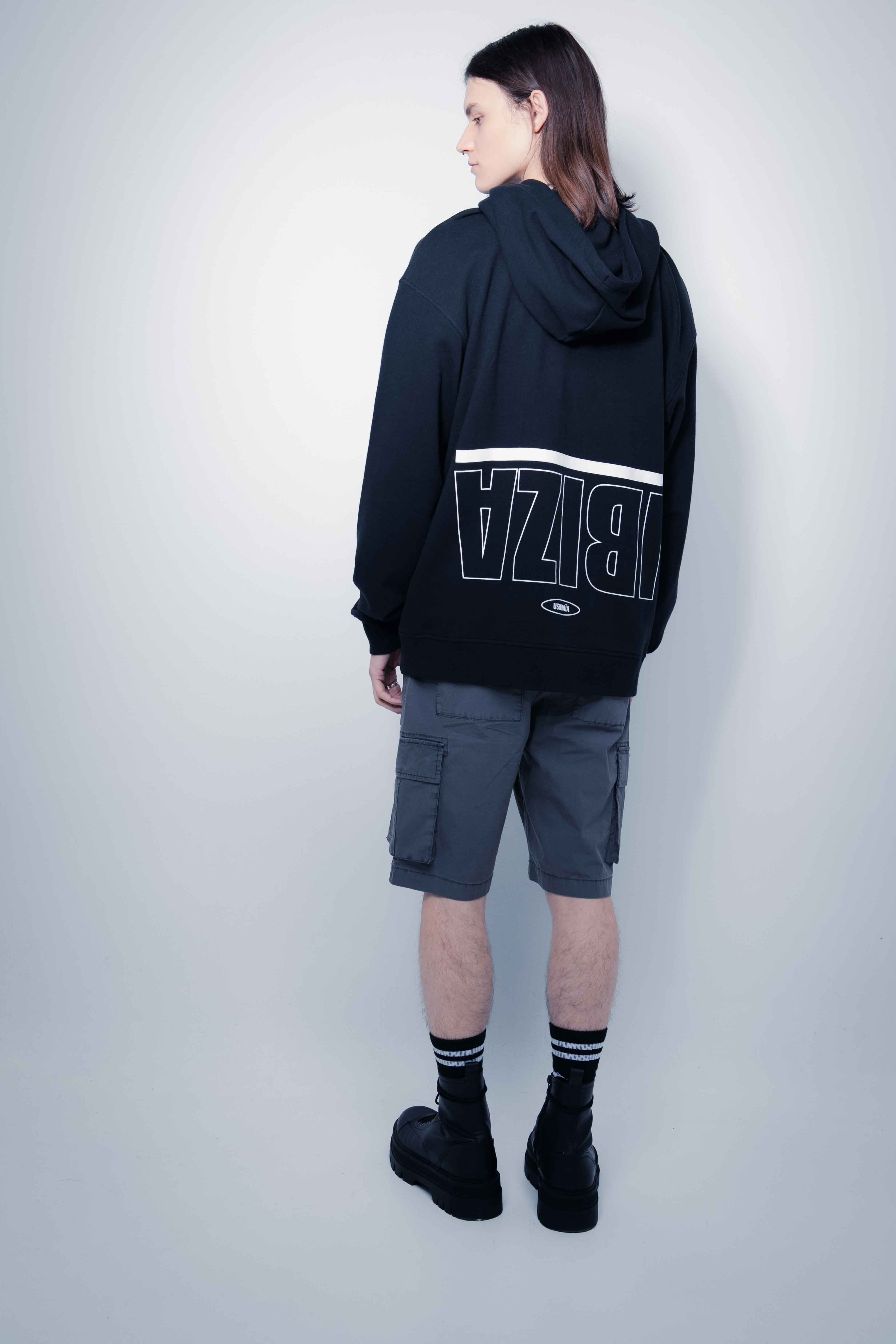 Oversized sweatshirt with adjustable drawstring hood and long sleeves. Combined print detail on the front and back. Kangaroo pocket on the front. Rib finishes