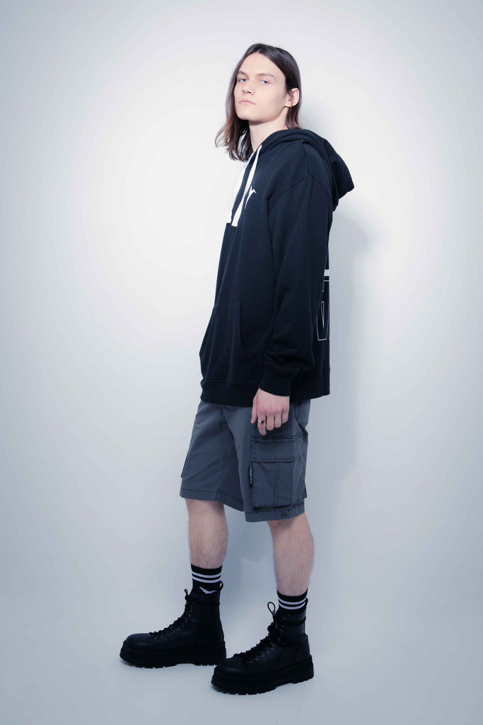 Oversized sweatshirt with adjustable drawstring hood and long sleeves. Combined print detail on the front and back. Kangaroo pocket on the front. Rib finishes