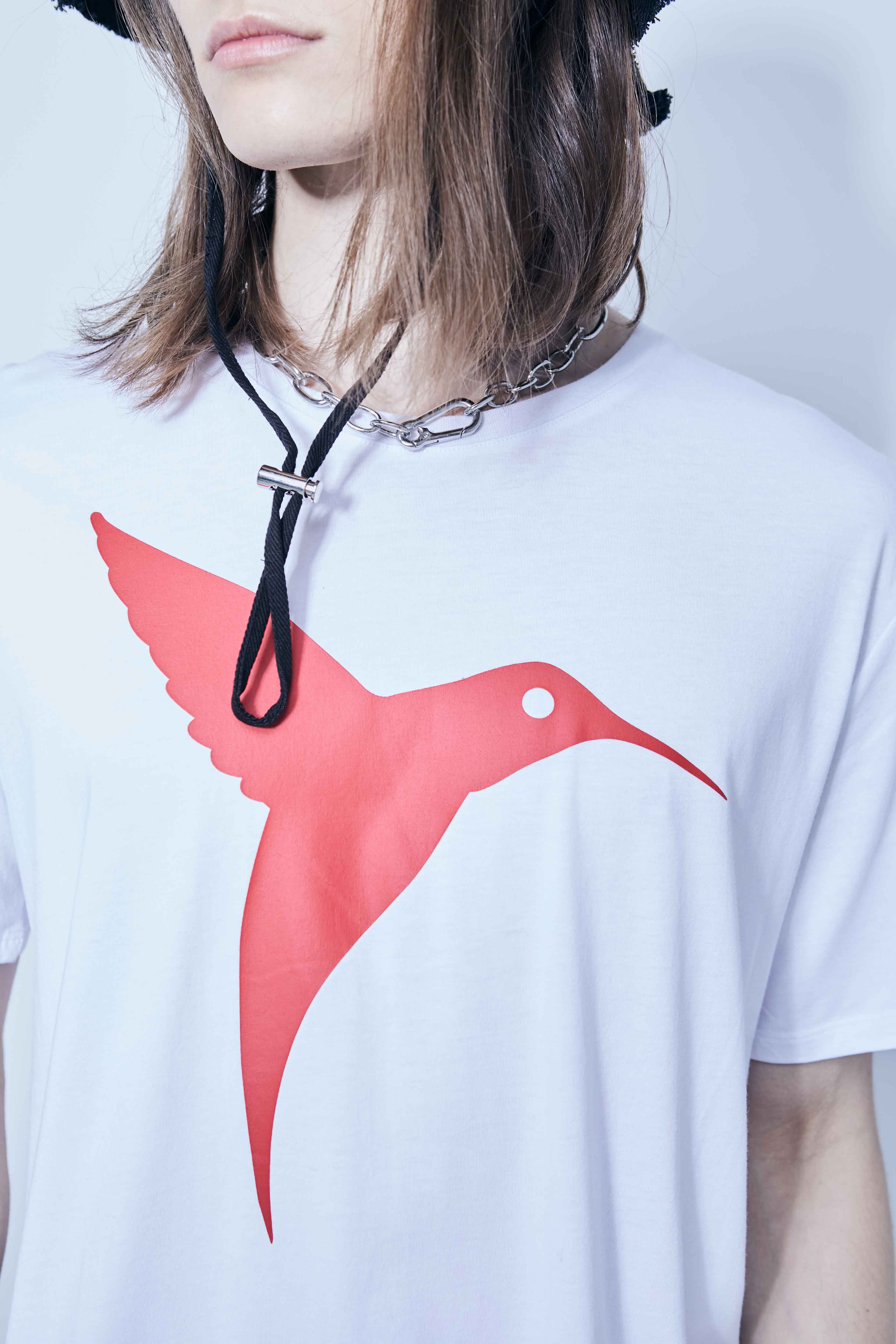 Regular fit t-shirt with round neck and short sleeves. Contrasting combined print detail on the front and back.