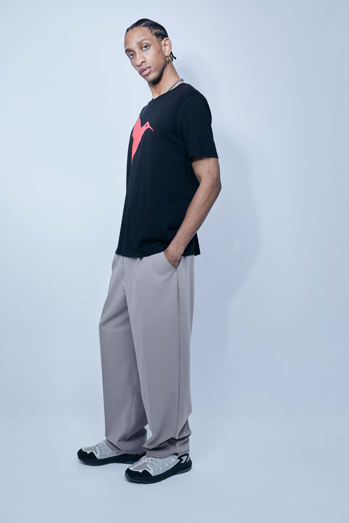 Regular fit t-shirt with round neck and short sleeves. Contrasting combined print detail on the front and back.
 