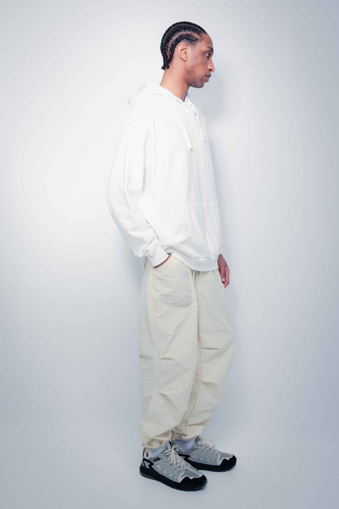 Oversized sweatshirt with adjustable drawstring hood and long sleeves. Contrast print detail on the front and back with reflective effect. Kangaroo pocket on the front. Rib finishes. 
