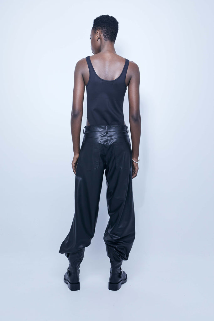 Elastic bodysuit with round neckline and straps. Embroidery detail on the front. Bottom closure with snap buttons.