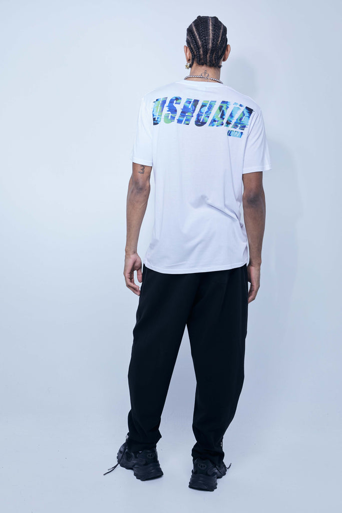 Regular T-shirt with round neck and short sleeves. Contrasting combined print detail on the front and back