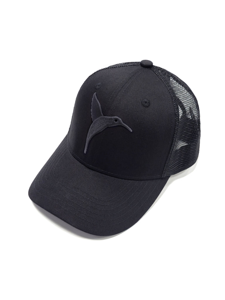 Cap with visor. Embroidered with matching 3D logo. Adjustment at the back. 

COMPOSITION : 
ABROAD 
100% cotton 