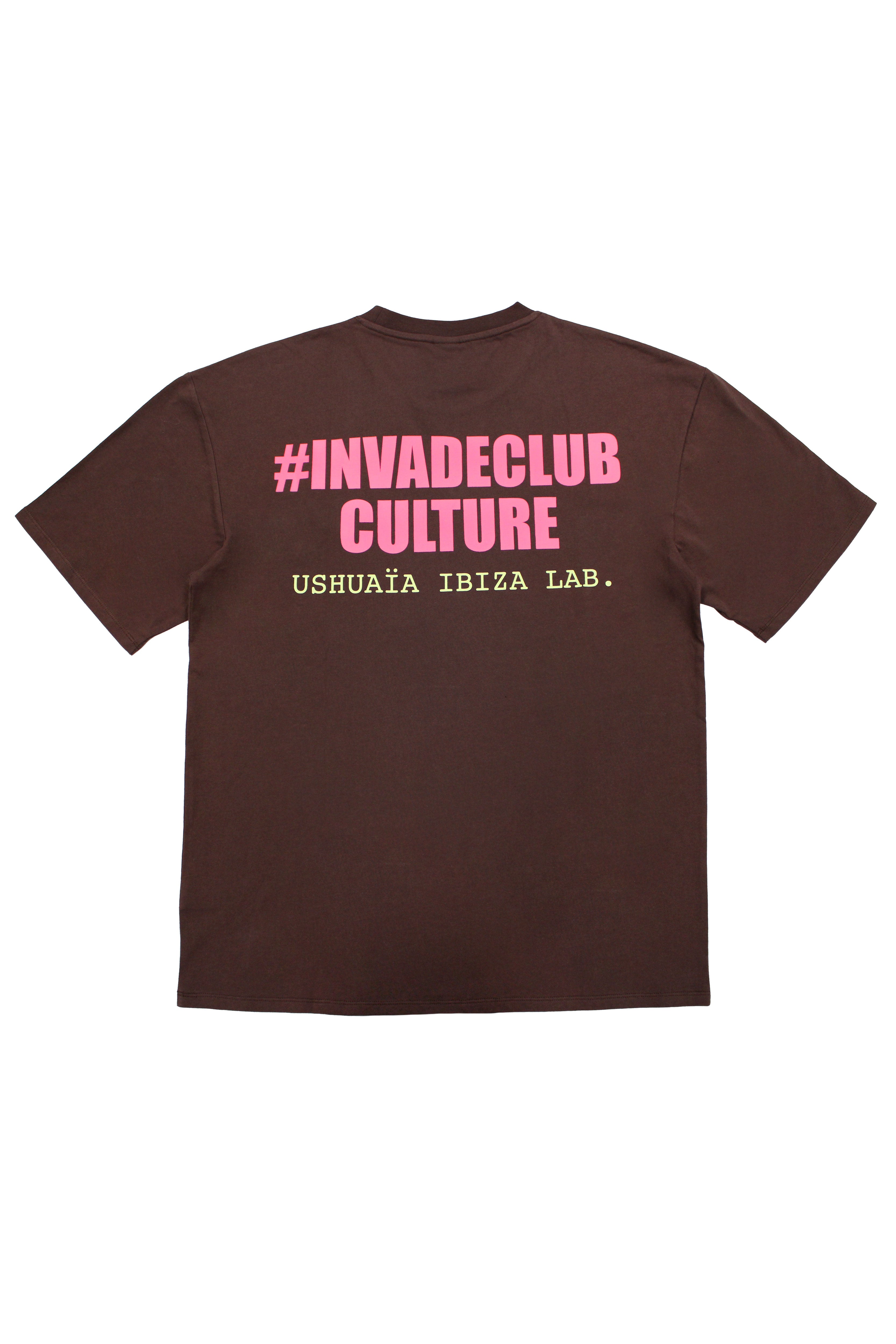 Oversized t-shirt with round neck and short sleeves. Contrast combined print detail on front and back