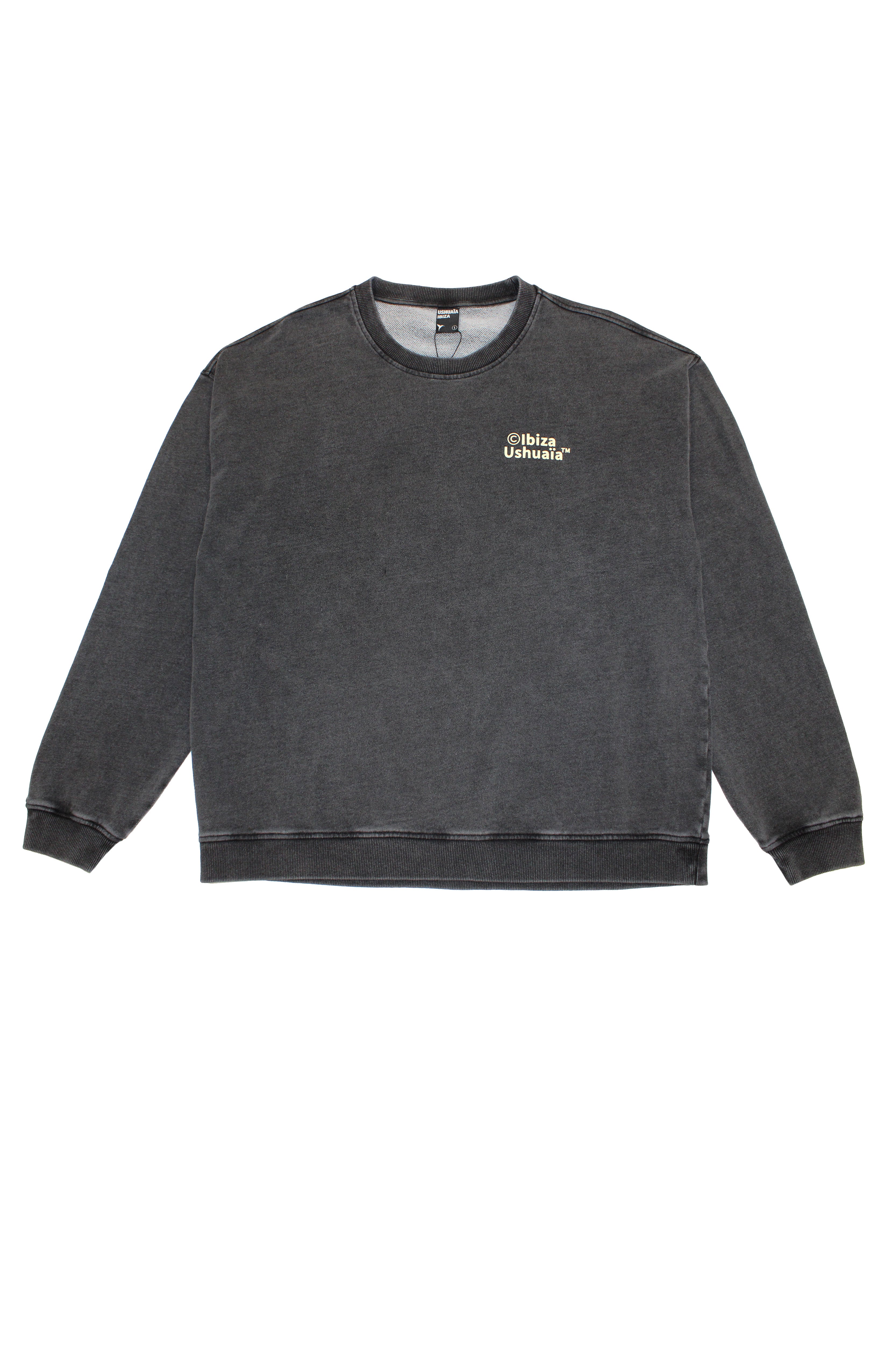 Oversized sweatshirt with round neck and long sleeves with enzyme wash and fade out. Contrast combined print detail on the front and back. Ribbed finishes