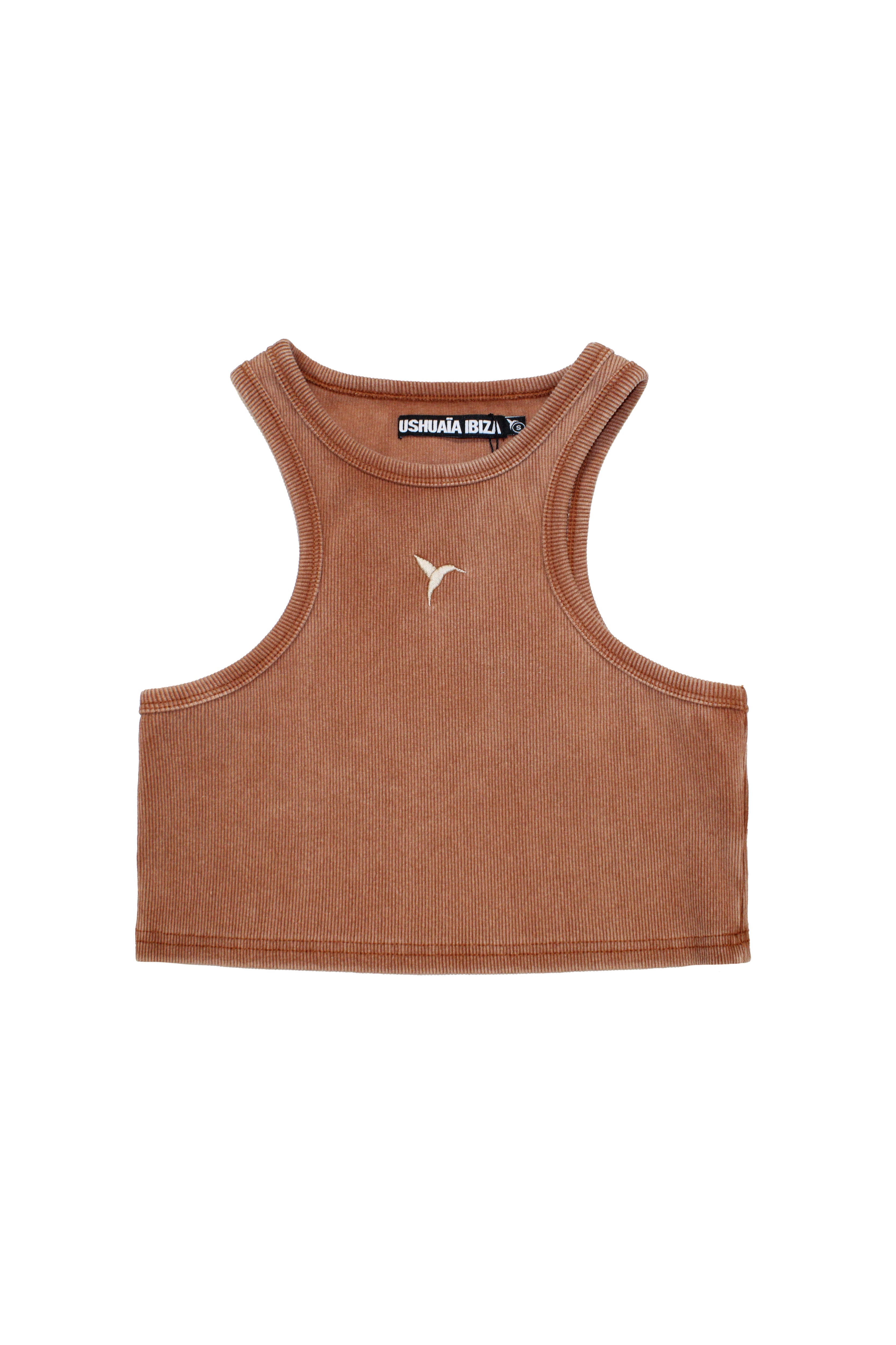 Rib tank top with round neckline and fade out effect sleeve. Embroidery detail on the front. 
