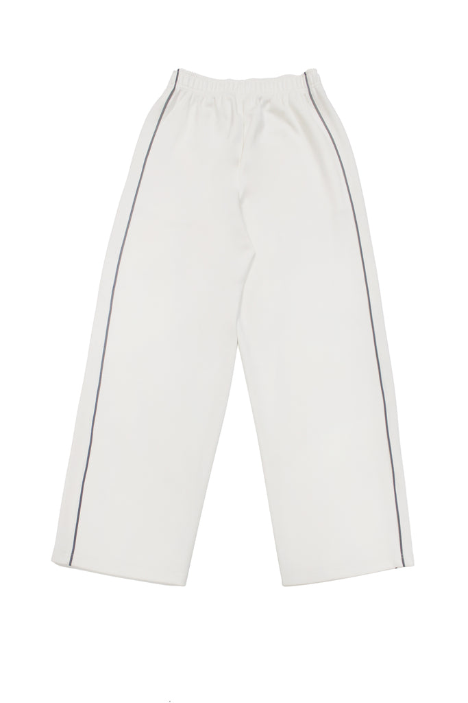 Jogger made of 100% cotton. Elastic waistband with adjustable drawstring, side pockets, and ribbed cuffs at the hem. Relaxed fit design.