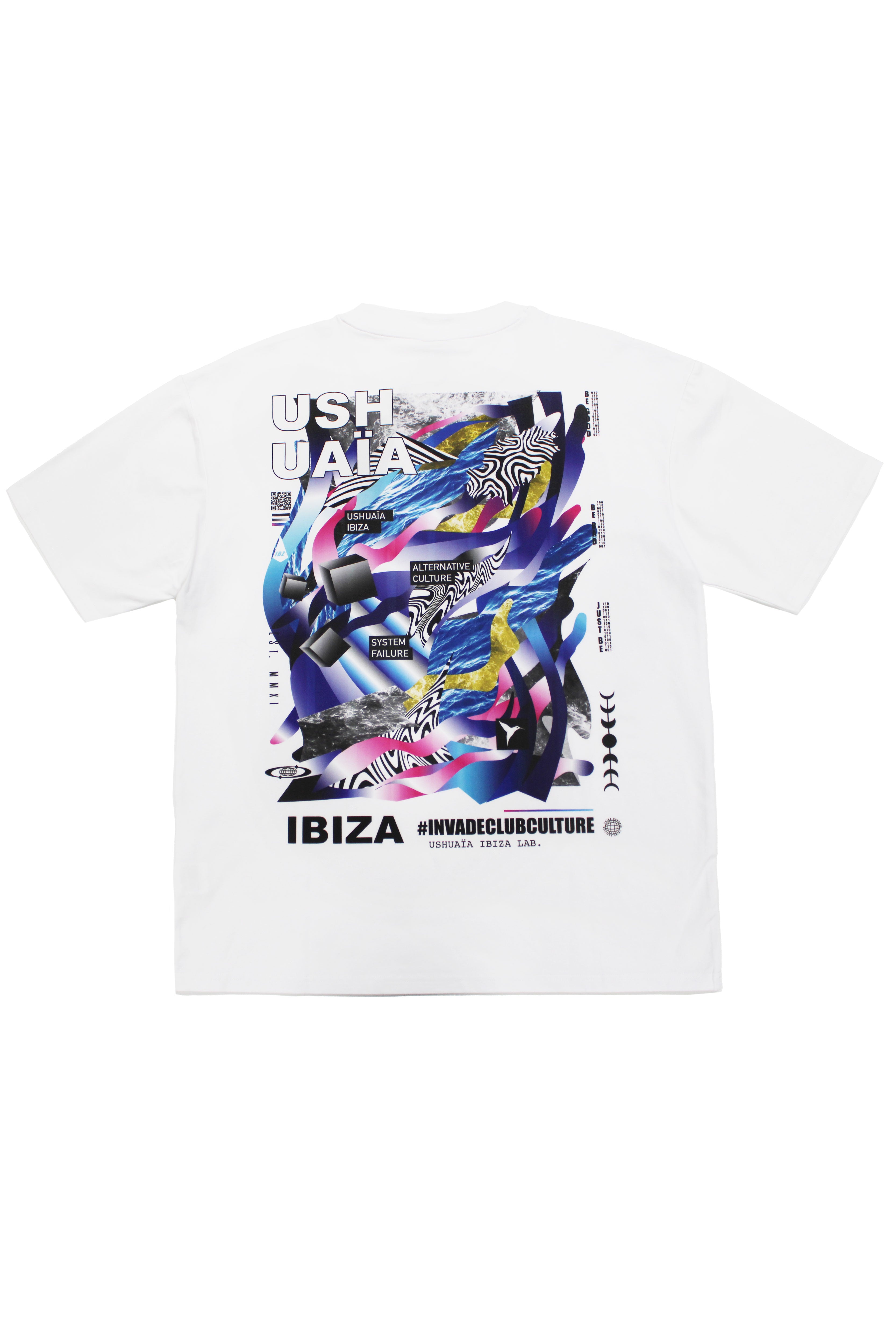 Oversized t-shirt with round neck and short sleeves. Contrast combined print detail on front and back