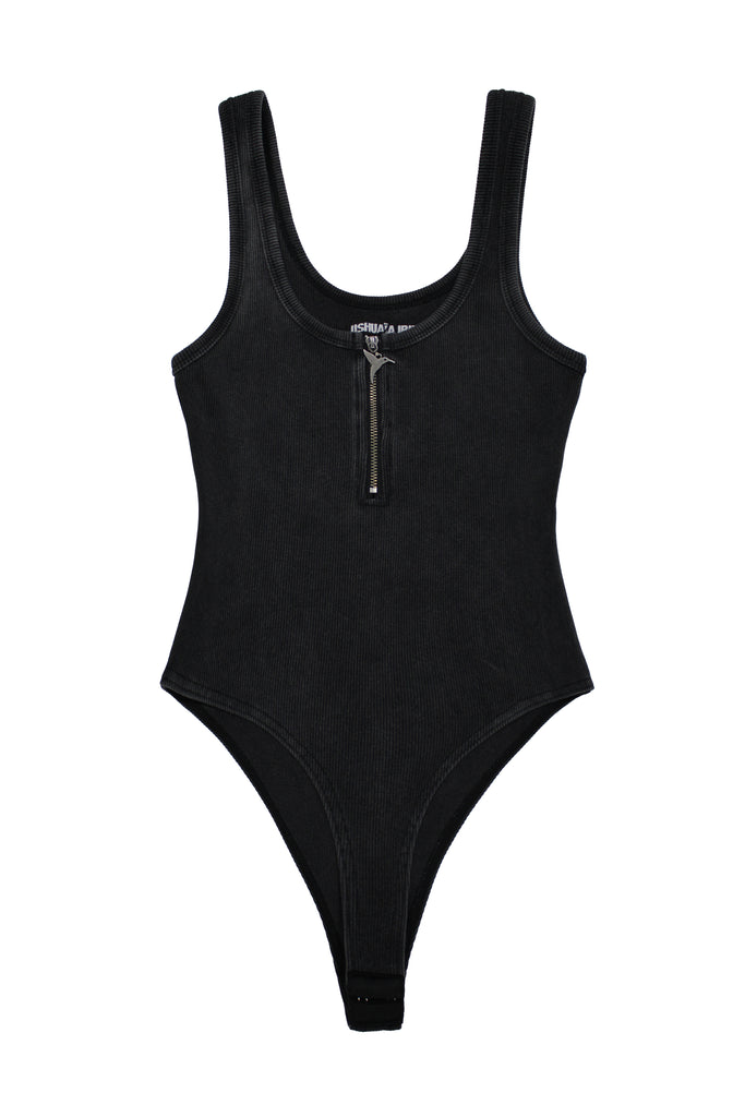 Bodysuit with round neckline and straps, washed with fade-out effect. Zipper detail on the front and rubber-effect print on the back. Adjustable hook-and-eye closure at the bottom.