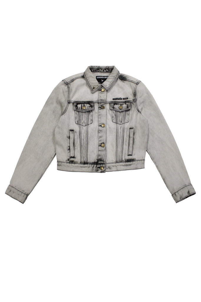Cropped denim jacket with lapel collar and long sleeves, washed with a fade-out effect. Front closure with metal buttons. Features embroidery detail on the front and contrast combined print on the back. 
