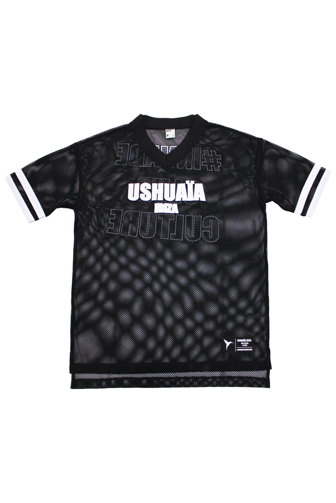 Ruby style t-shirt with V-neck and short sleeves made of mesh fabric, lightweight and breathable. Embroidered application detail combined with contrast on front and back. Patch on the front. 