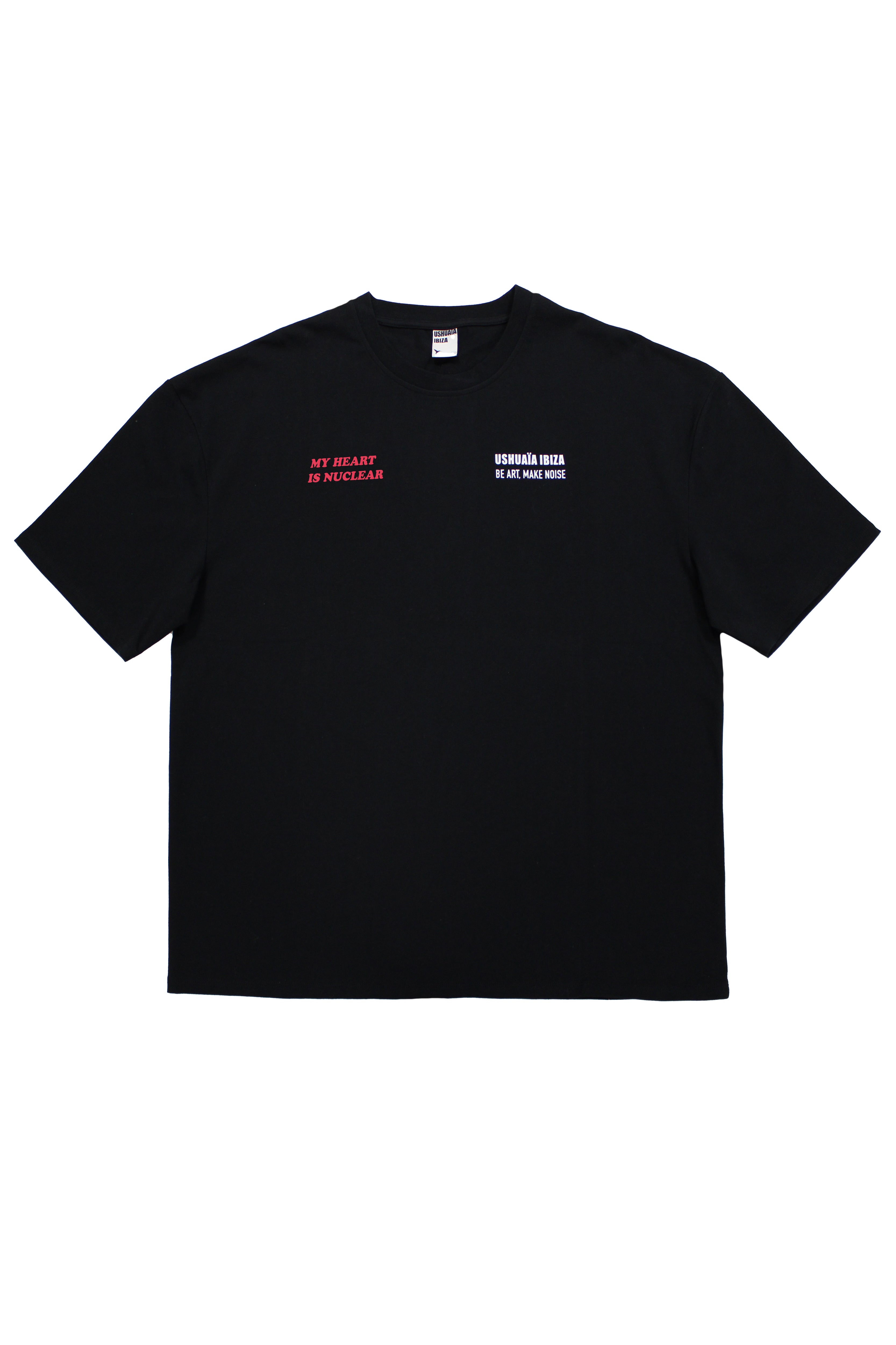 Oversize plus t-shirt with round neck and short sleeves. Contrast combined print detail on front and back.
USHUAÏA x ANDREA MARCACCINI 