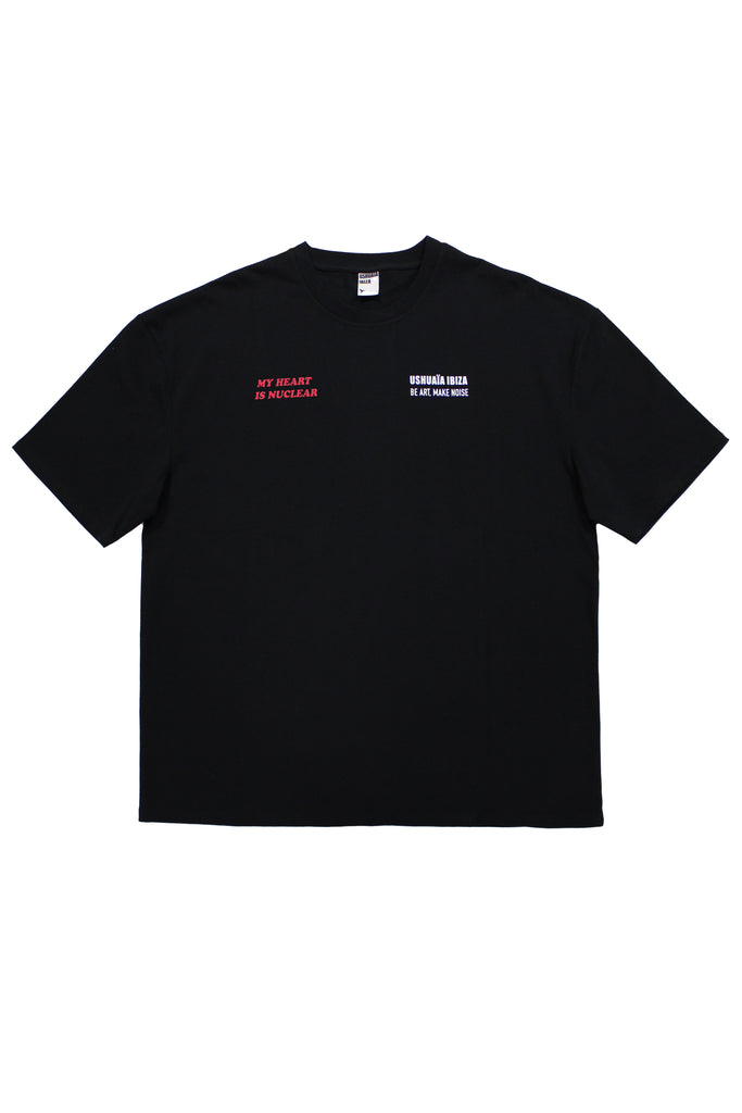 Oversize plus t-shirt with round neck and short sleeves. Contrast combined print detail on front and back.
USHUAÏA x ANDREA MARCACCINI 