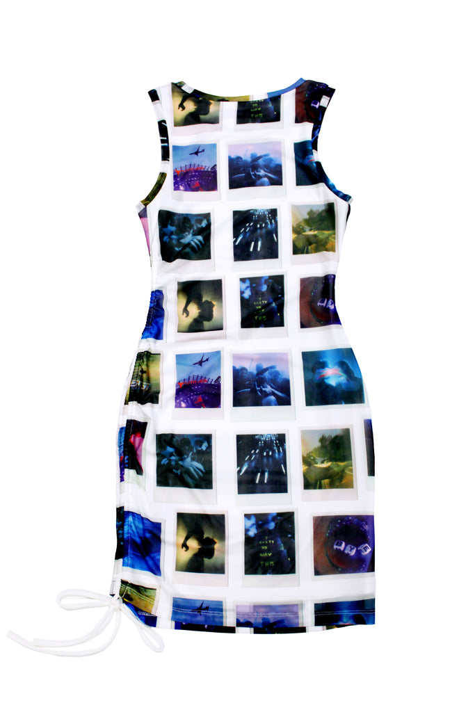 Elastic printed dress with round neck lining and armhole sleeves. Adjustable height with adjustable side gathers. 
 