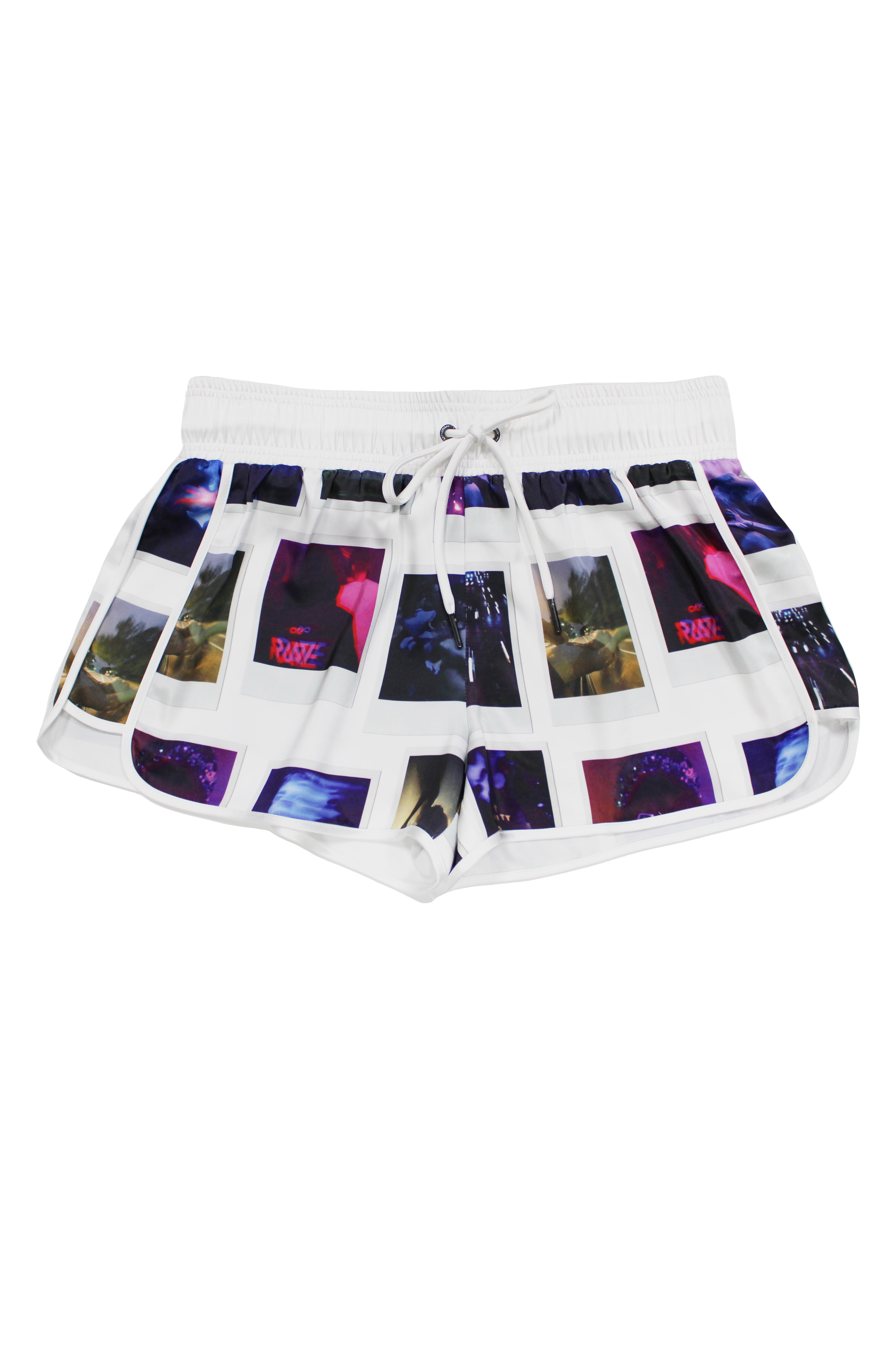 Printed surf-style shorts made of satin fabric. Adjustable waist with drawstring. Decorative flap pocket detail with embroidery on the back.
 
