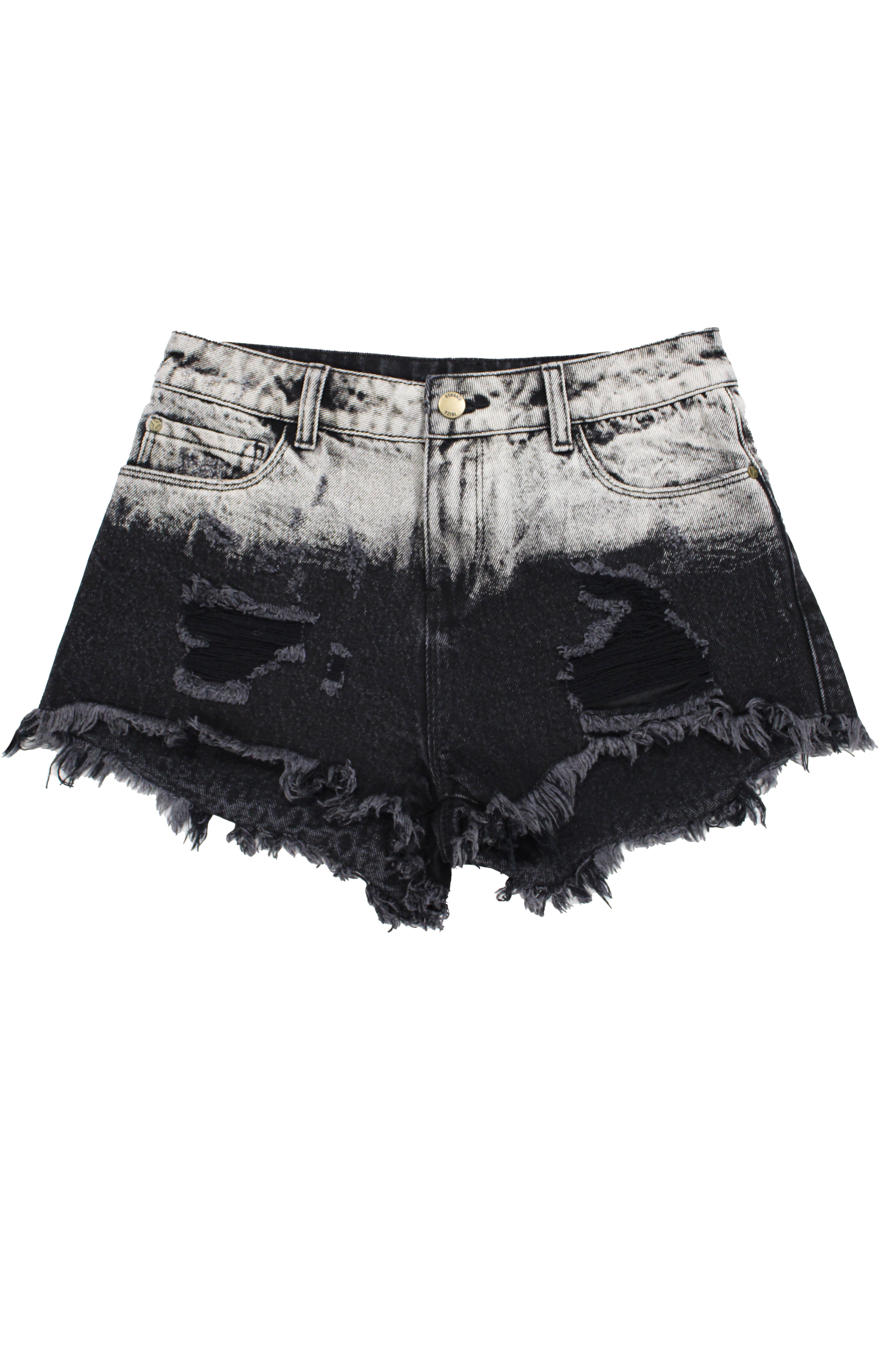 Denim shorts with tie-dye washed pockets. Label detail on the back. Frayed finish. Front closure with zipper and metallic button