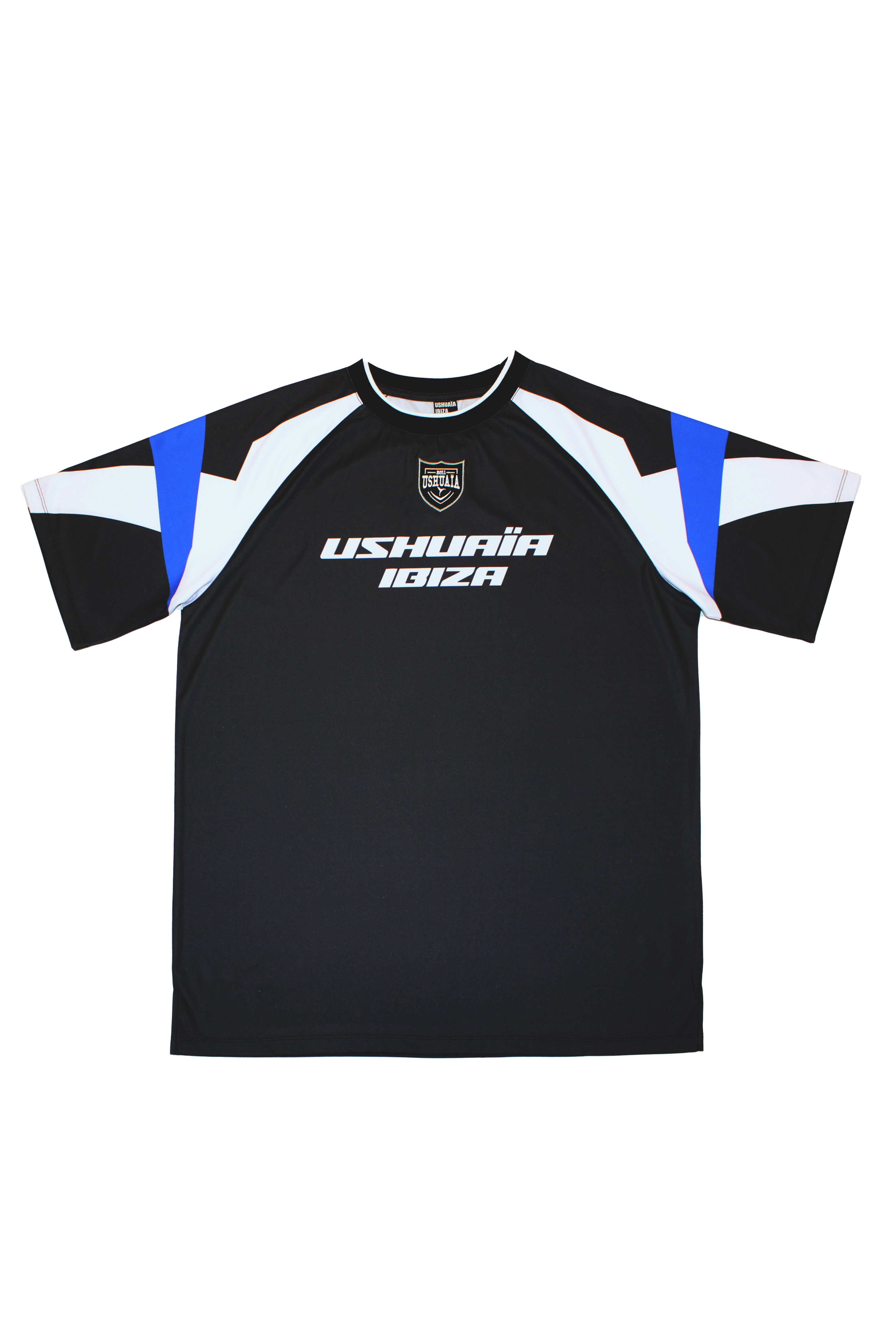 Combined rugby style T-shirt made of technical fabric. Round neck and short sleeves with combined print. Patch and print detail on the front.