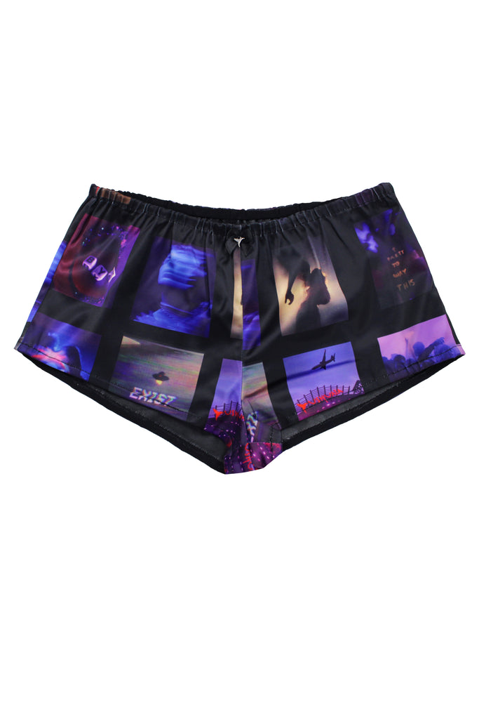 Printed culotte shorts in satin fabric. Features a bow detail with metallic embellishment. Side closure with invisible zipper and hook