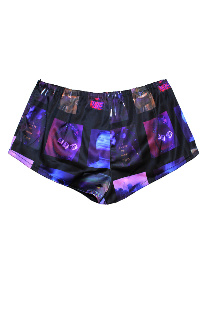 Printed culotte shorts in satin fabric. Features a bow detail with metallic embellishment. Side closure with invisible zipper and hook