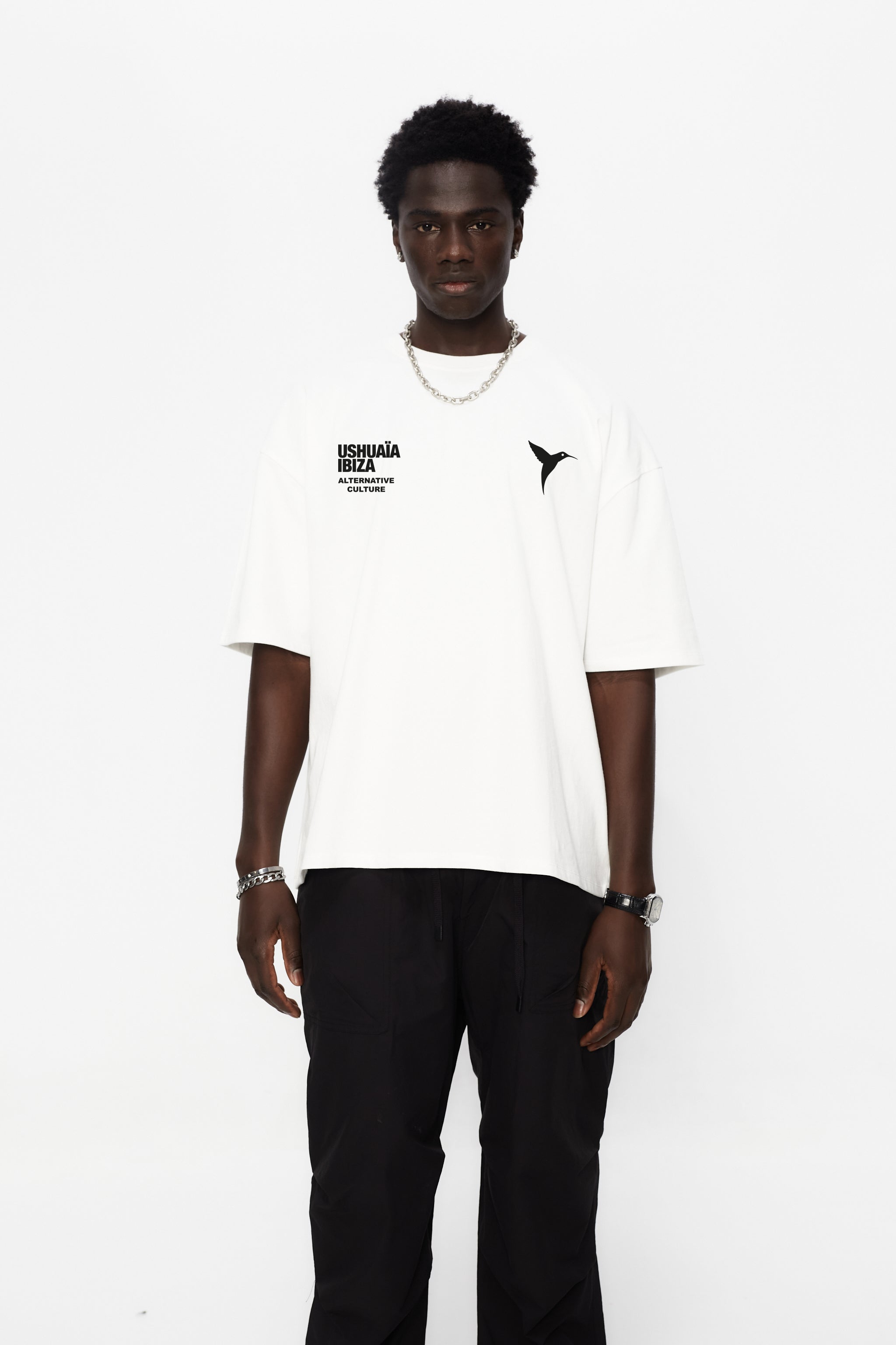 Regular fit t-shirt with round neck and short sleeves. Contrast combined print detail on the front.