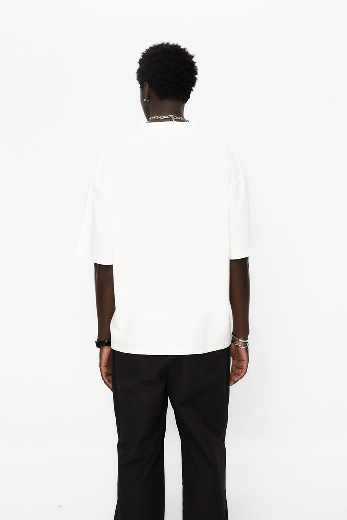 Regular fit t-shirt with round neck and short sleeves. Contrast combined print detail on the front.