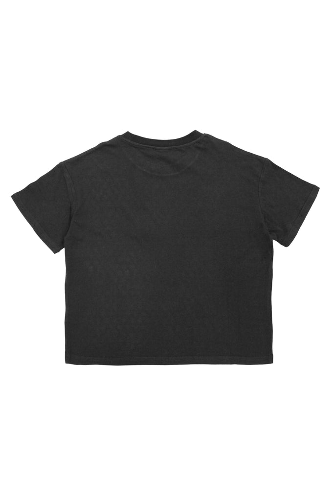 Black T-shirt with bold front print. Minimalist design for effortless Ibiza vibes. Your summer essential is here – shop now!