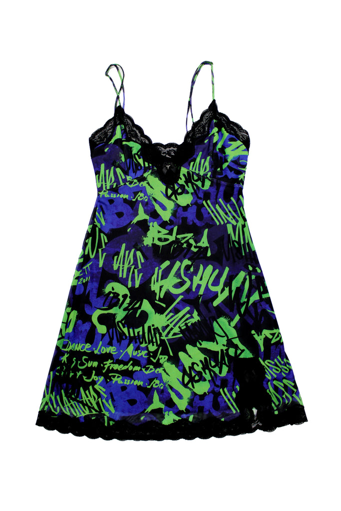 Elastic printed lingerie dress with lining. Adjustable straps. Lace and bow detail with metallic ornament on neckline and hem opening. 