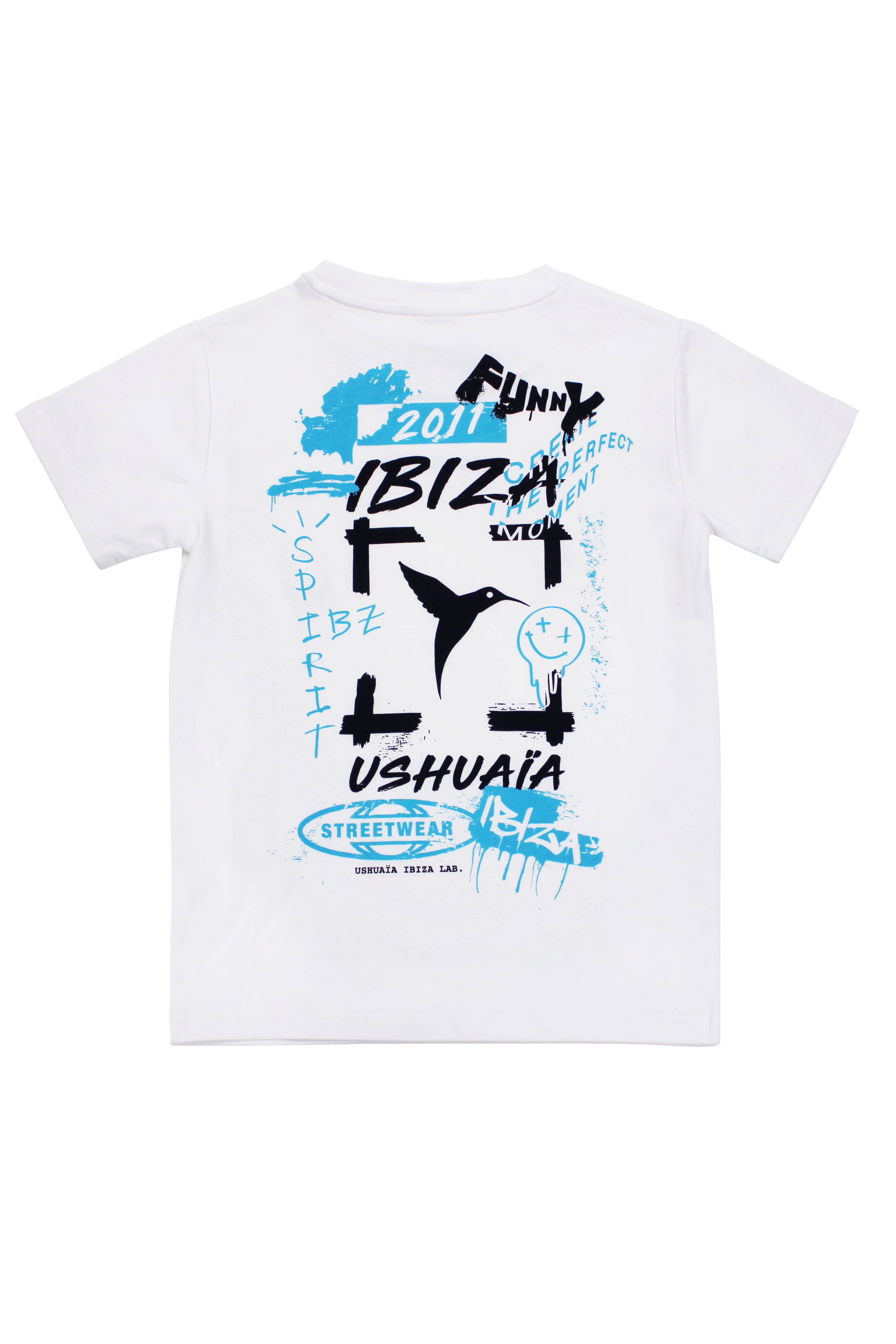 T-shirt with round neck and short sleeves. Contrast combined print detail on front and back.
COMPOSITION:  
100% Cotton