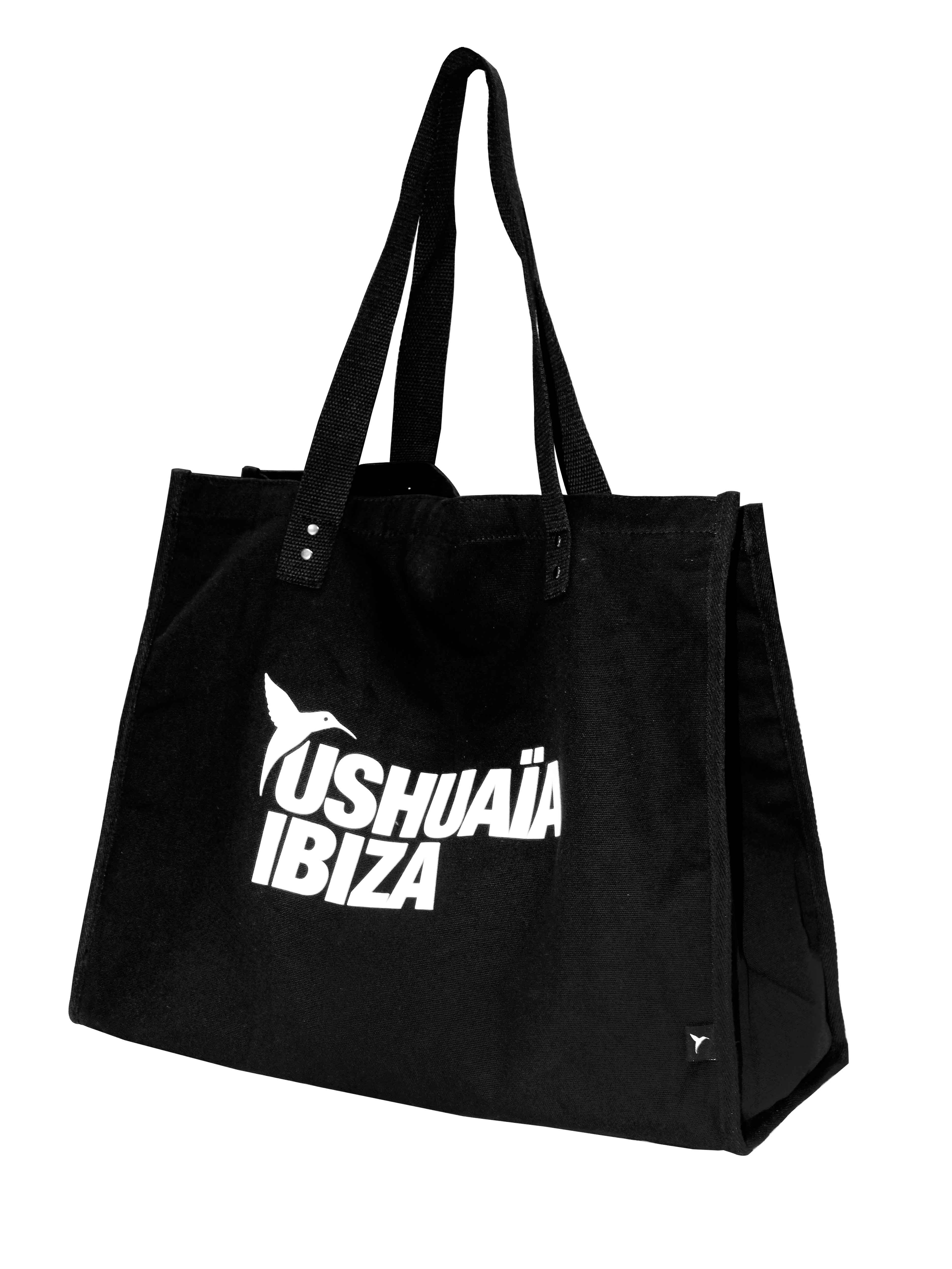 Official Ushuaïa Ibiza beach bag.
COMPOSITION:
Made from high-density canvas cotton, durable and reusable
Long cotton webbing handles with metal rivets for added strength
Large interior capacity, ideal for the beach, pool, or shopping
Large white screen-printed design featuring the iconic Ushuaïa Ibiza logo