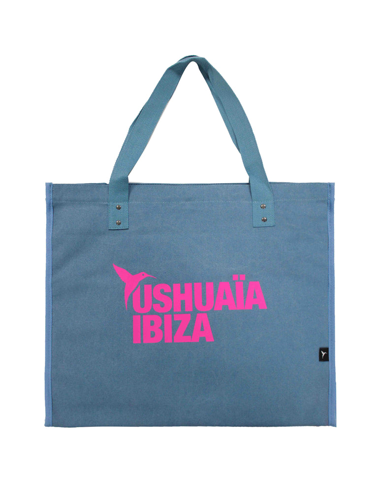 Official Ushuaïa Ibiza beach bag.
COMPOSITION:
Made from high-density canvas cotton, durable and reusable
Long cotton webbing handles with metal rivets for added strength
Large interior capacity, ideal for the beach, pool, or shopping
Large pink screen-printed design featuring the iconic Ushuaïa Ibiza logo