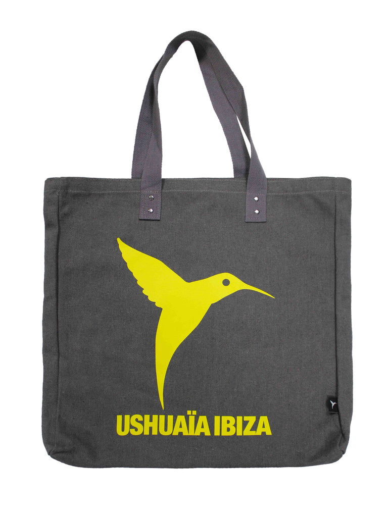 Official Ushuaïa Ibiza shopping bag.
COMPOSITION:







Made from high-density canvas cotton, durable and reusable
Reinforced cotton webbing handles with metal rivets for added durability
Large yellow screen-printed design featuring the iconic Ushuaïa Ibiza logo
