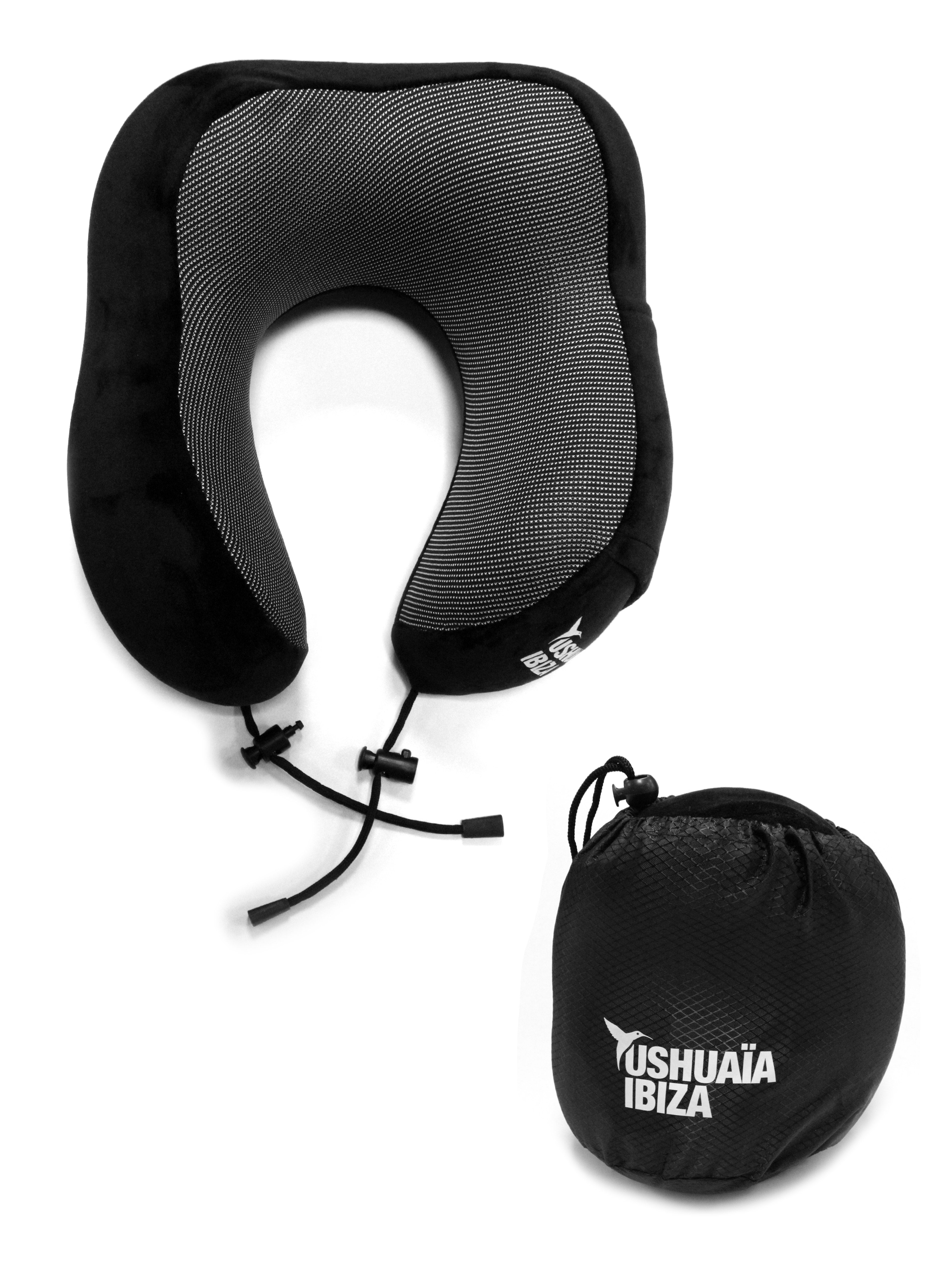 Almohadilla de viaje en tejido poliéster con acabado en terciopelo junto a su bolsa para almacenarlo.