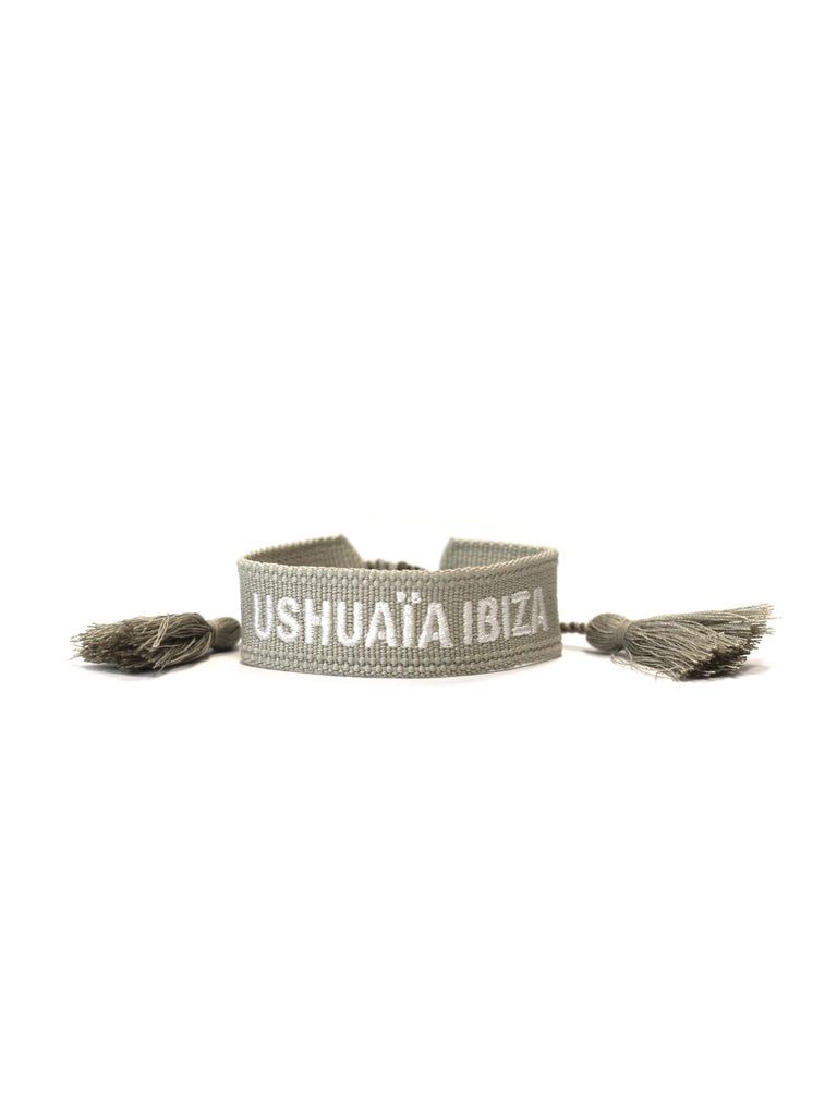 Embroidered Fabric Bracelet Ushuaïa Collection
Adjustable fabric bracelet with knotted closure. Embroidered Ushuaïa Collection logo at the center. Available in different colors.
COMPOSITION:
100% polyester.