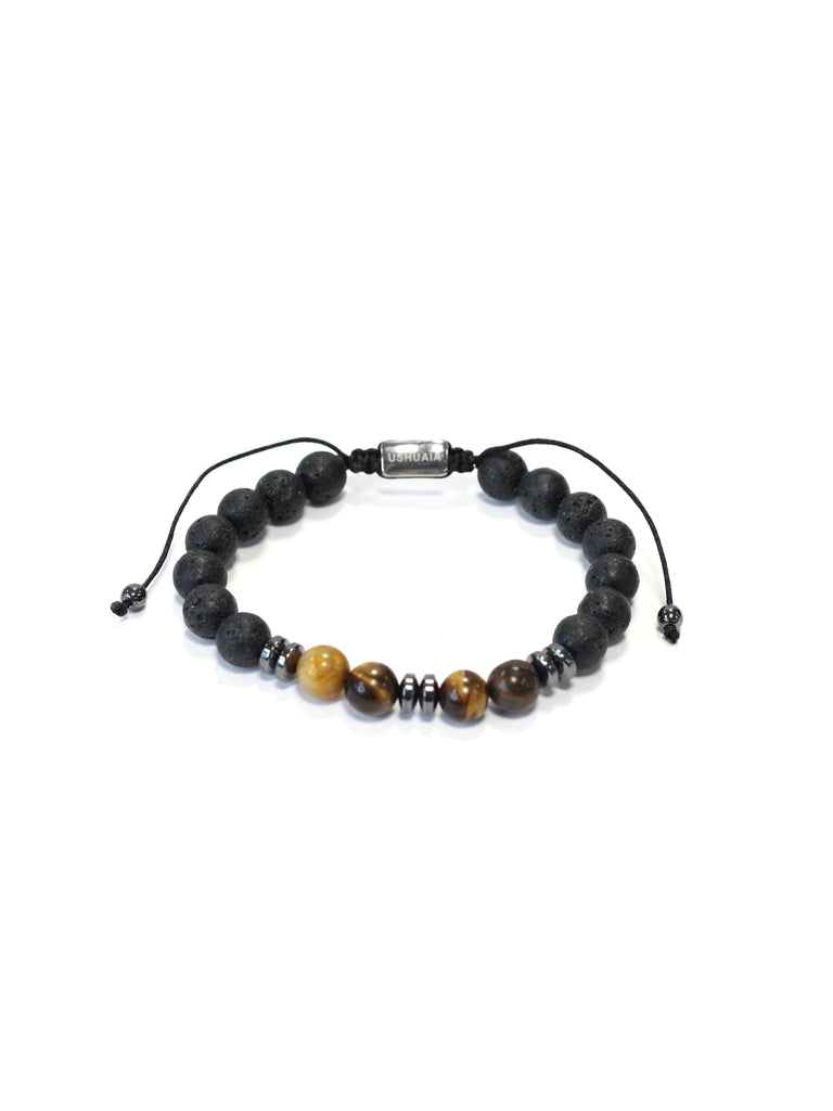 Adjustable bracelet with waxed cord. Volcanic stone beads combined with wood-effect beads. Central metal tag engraved with Ushuaïa logo. Unisex design.
COMPOSITION:
volcanic stone, wood-effect resin, metal alloy, textile cord.
